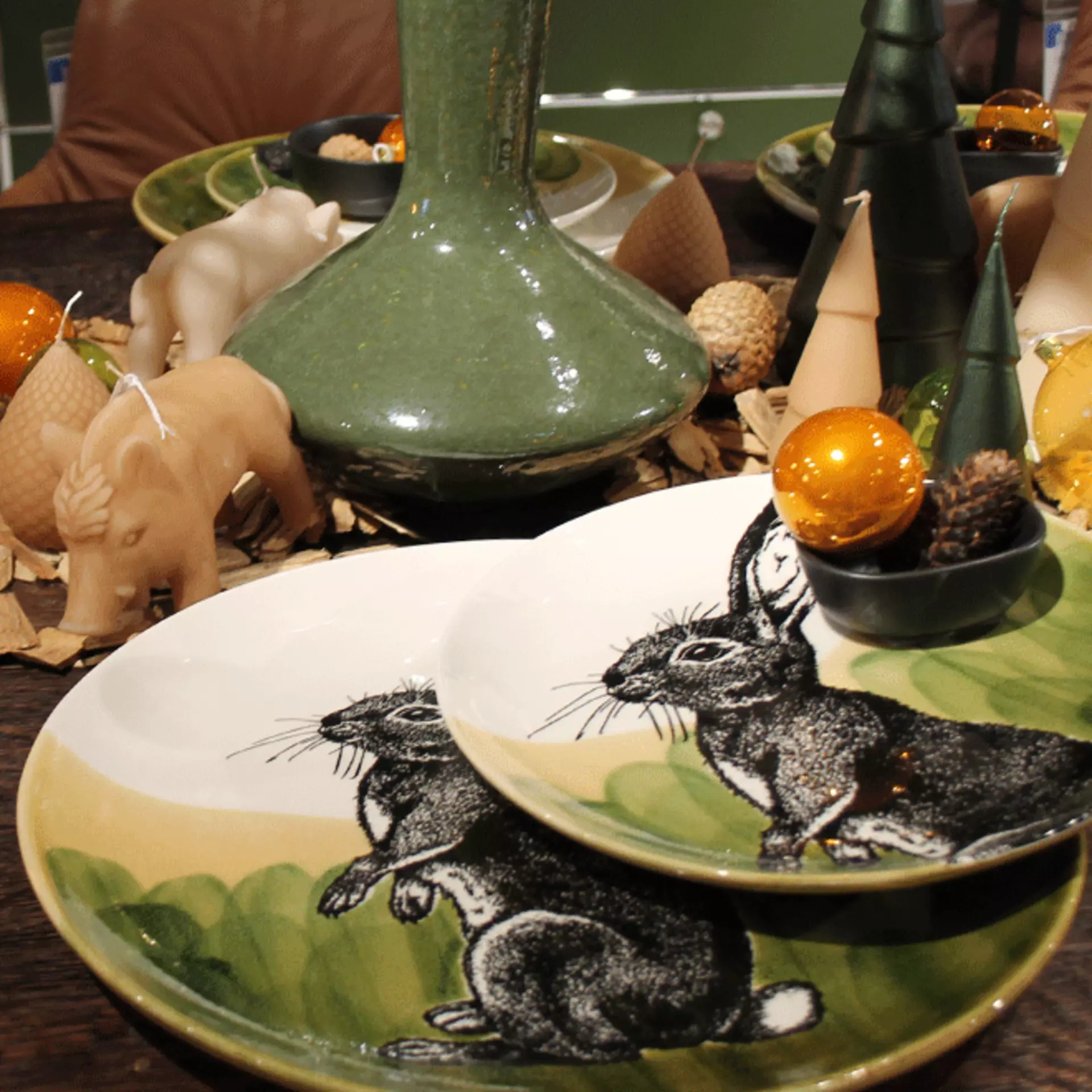 Geschirr mit Wildmotiven