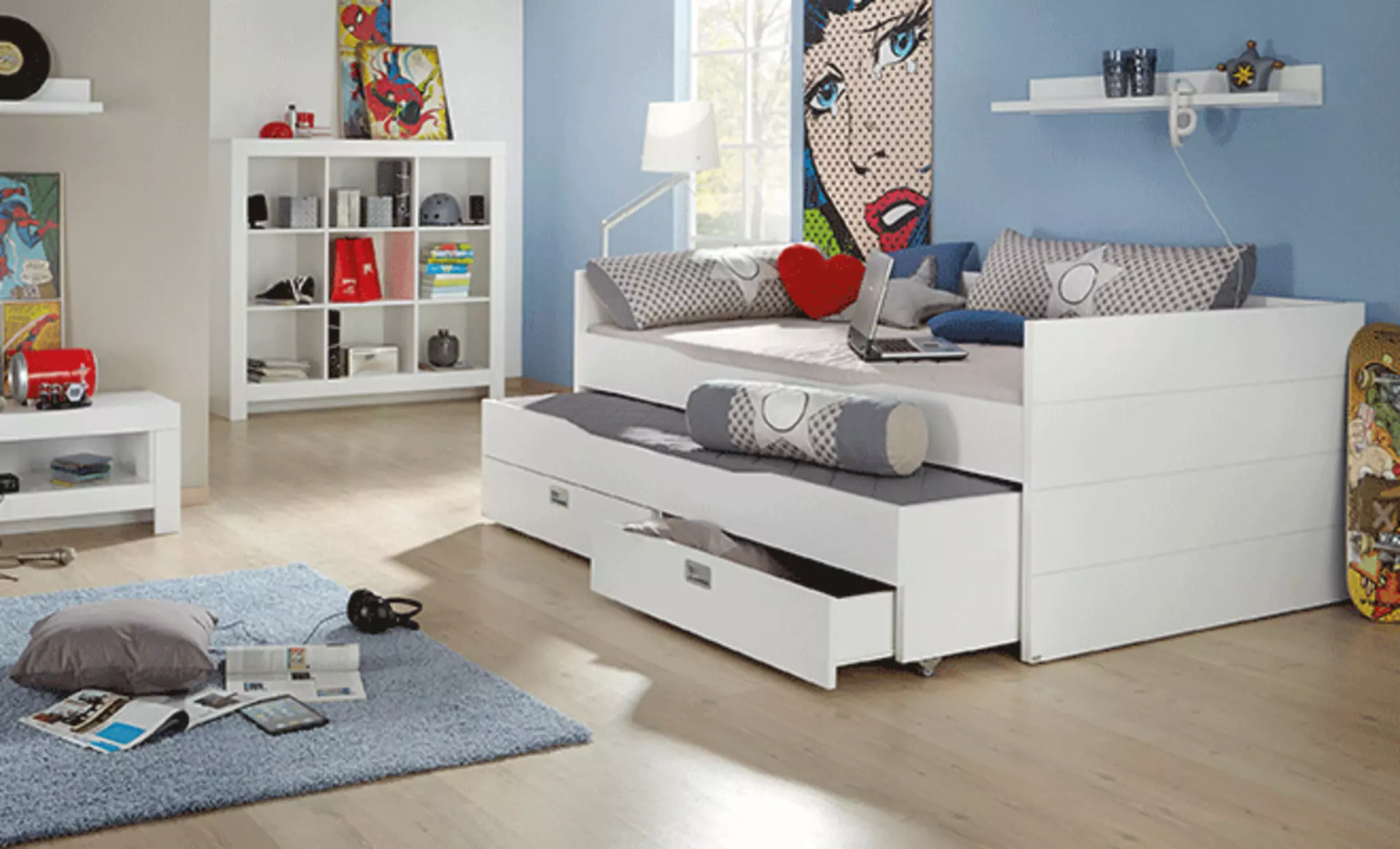 Bett mit integrierter Gästematratze und Schubkästen