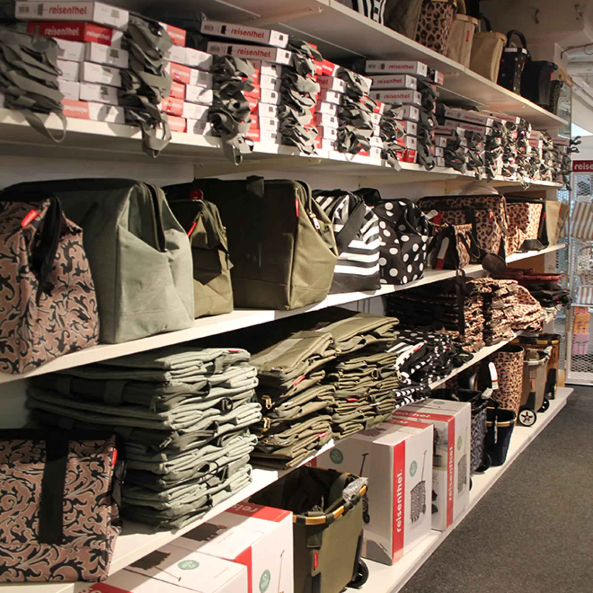 Reisenthel Taschen in der Asustellung im Mega In mit verschiedenen variationen