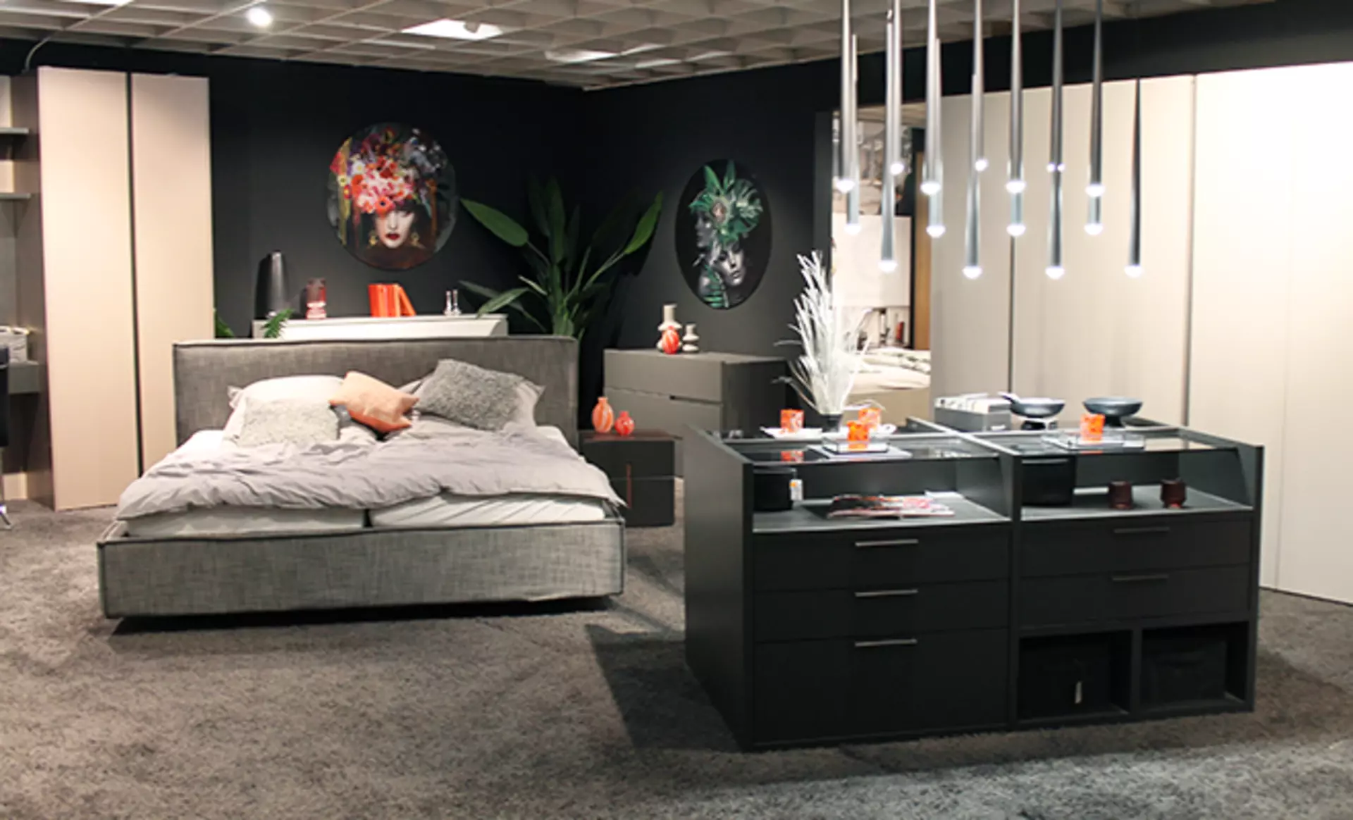 Modernes Schlafzimmer mit ankleide bei Möbel Inhofer