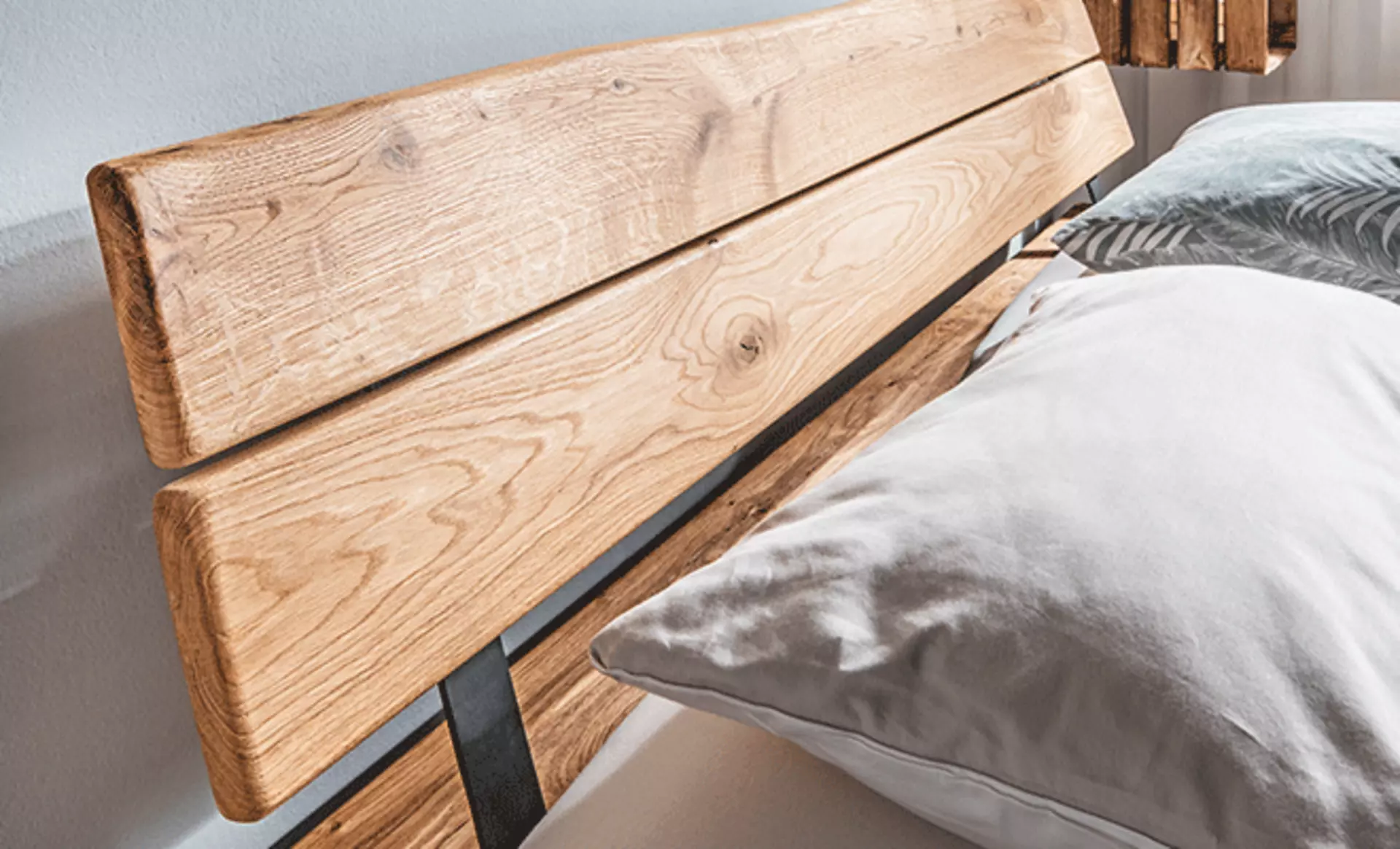 Balken von einem Bett aus Massivholz 