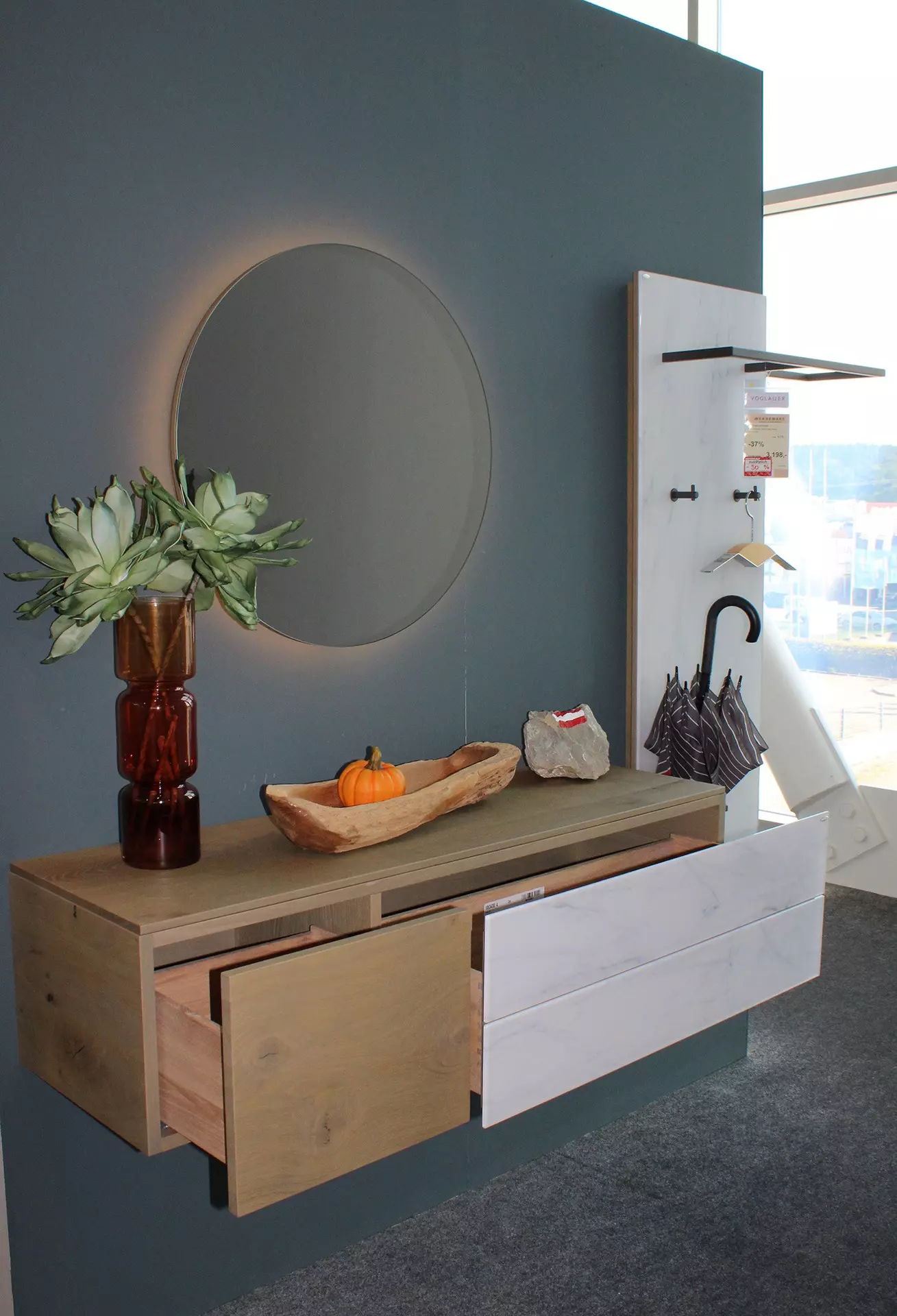 Garderobe V-TEKTURA geöffnet
