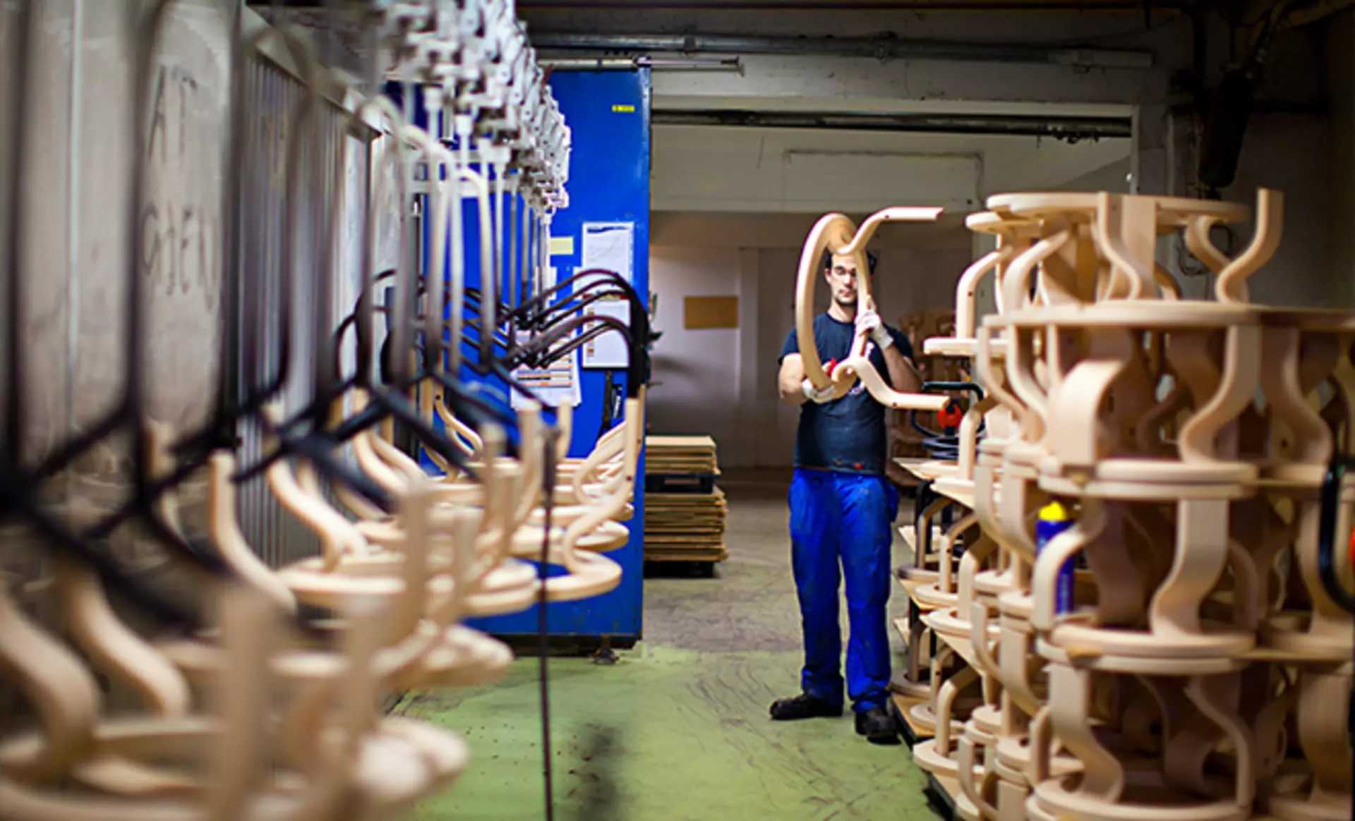 Die Stressless Gestell-Produktion mit Mitarbeiter am Standort in Norwegen