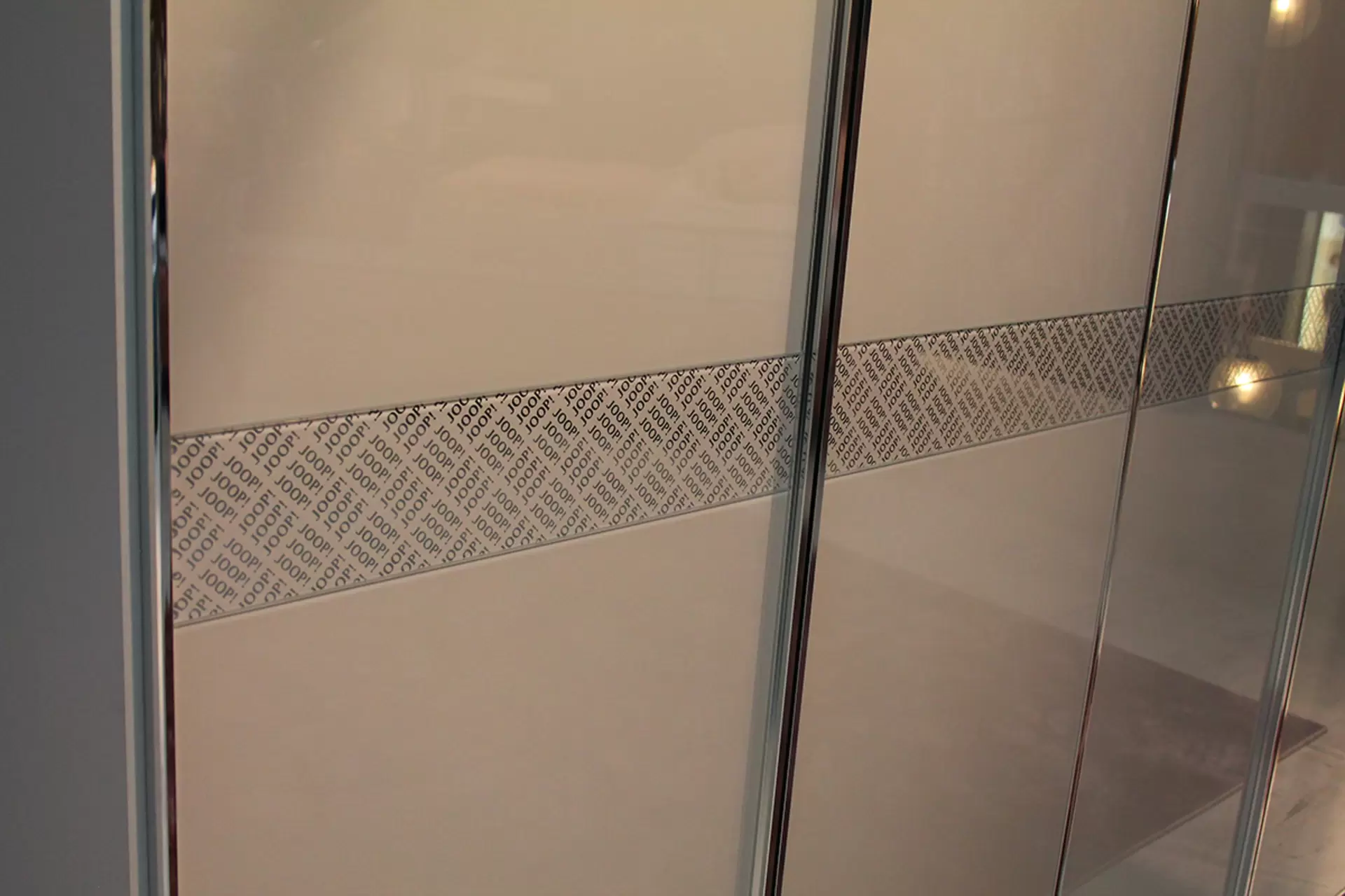 Drehtürenschrank JOOP! GLASS Inkl. Beleuchtung