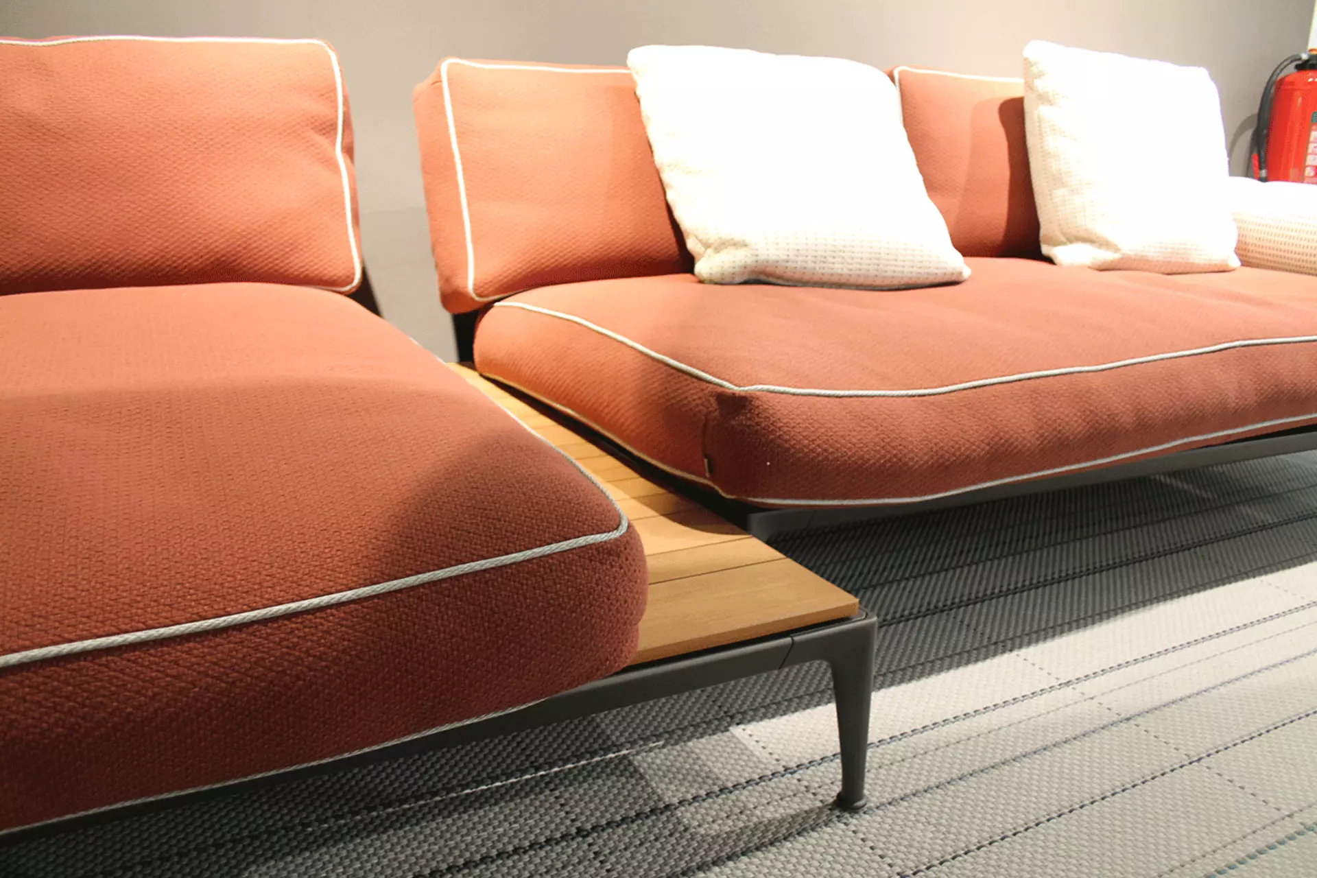 Polster des Ribes Outdoor Sofa von B&B Italia im Detail