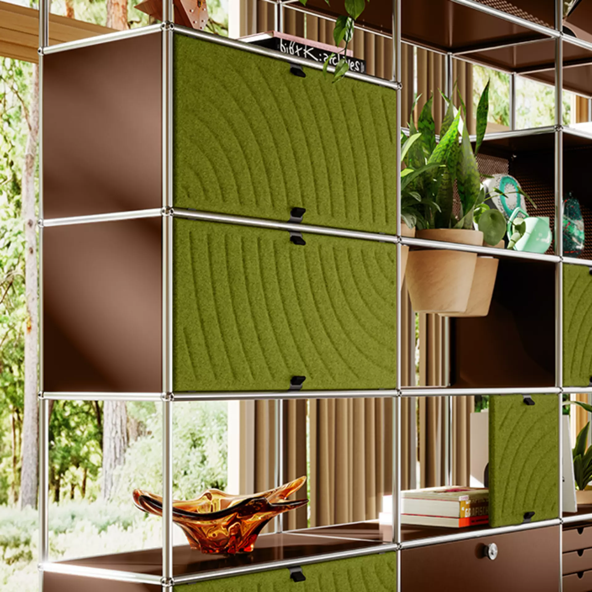 USM Wohnzimmer-Regal mit Pflanzhalterung und Soft Panel
