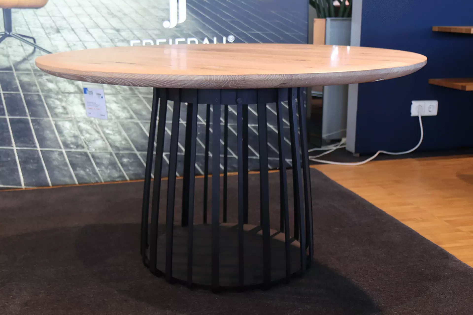 Low Dining Tisch Basket von Janua bei interlübke