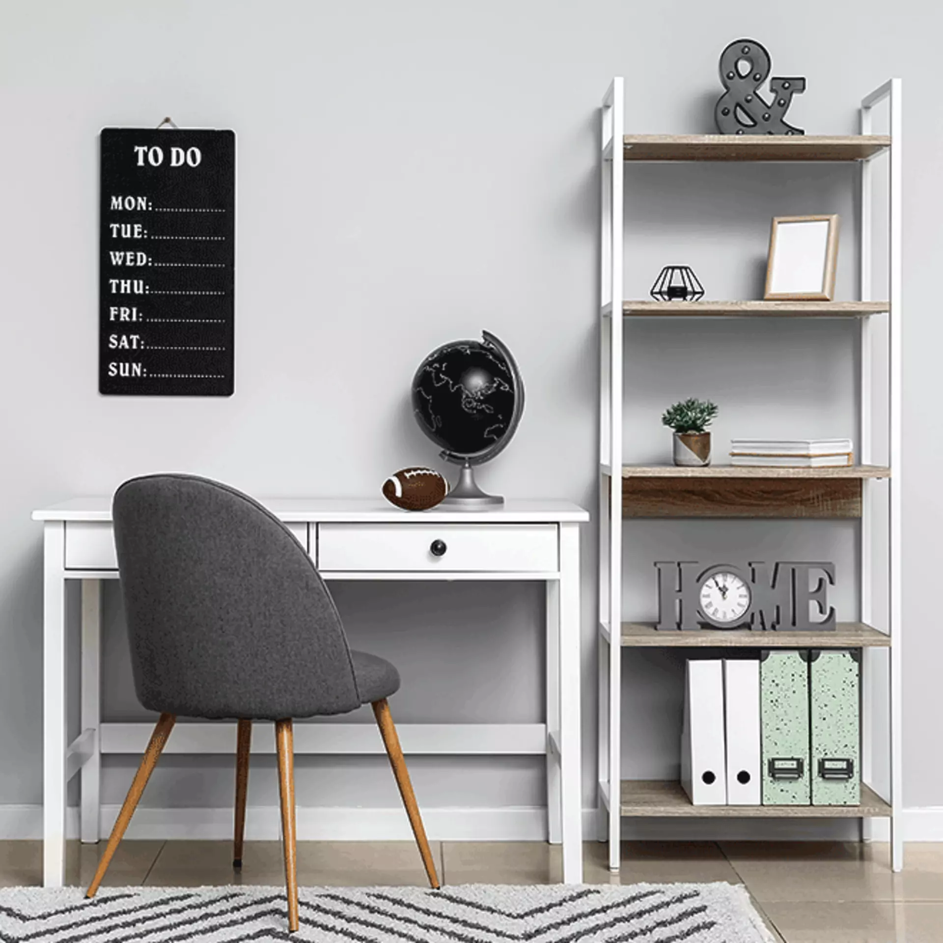 WG Zimmer mit Schreibtisch, in weiß Regal und grauem Stuhl- WG Zimmer einrichten | Möbel Inhofer
