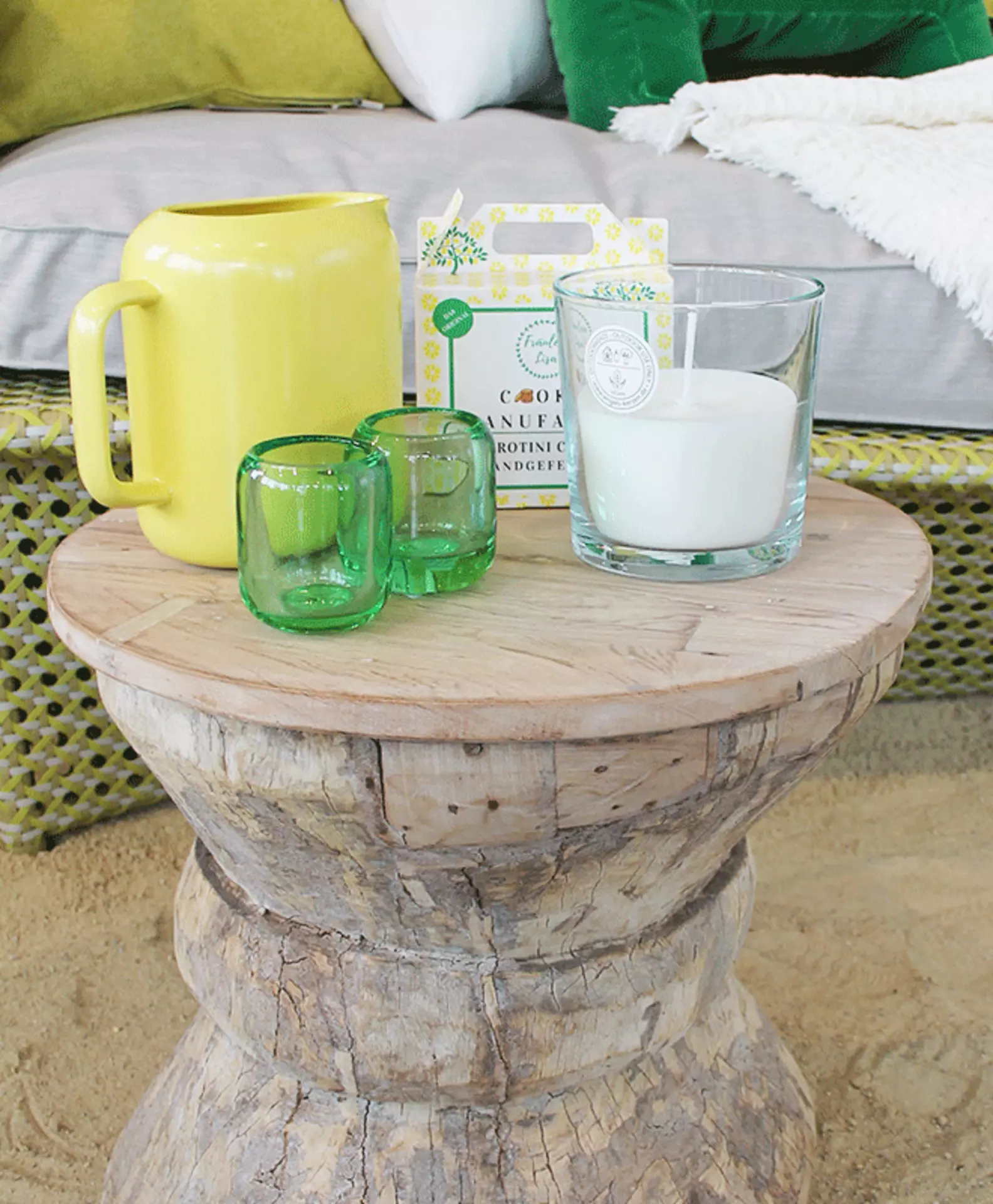 Romantisch und praktisch - Citronella-Kerze im Glas hält Mücken fern