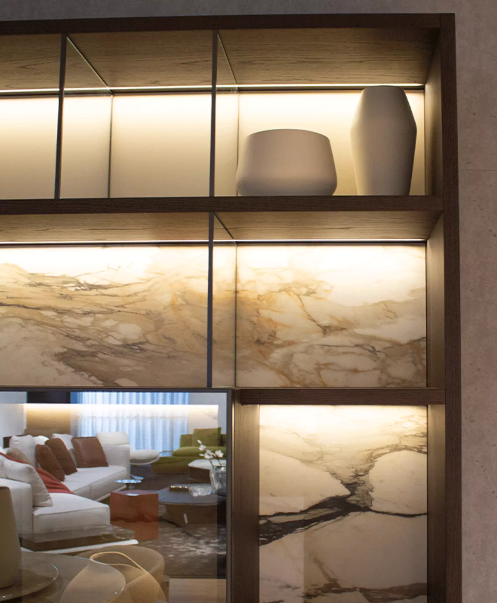 Elegante Rückwand in Marmoroptik mit Beleuchtung