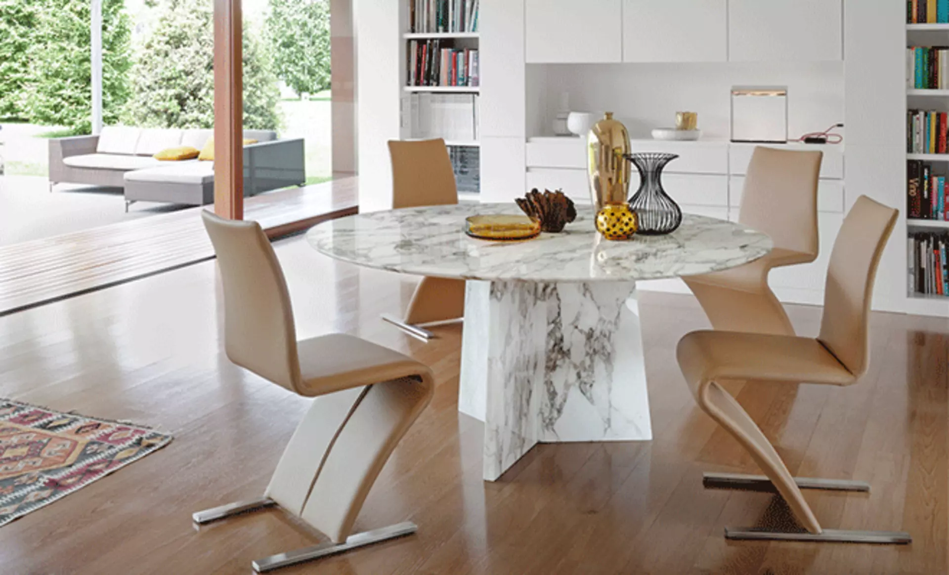 Eindrucksvolle Steintische mit Draenert