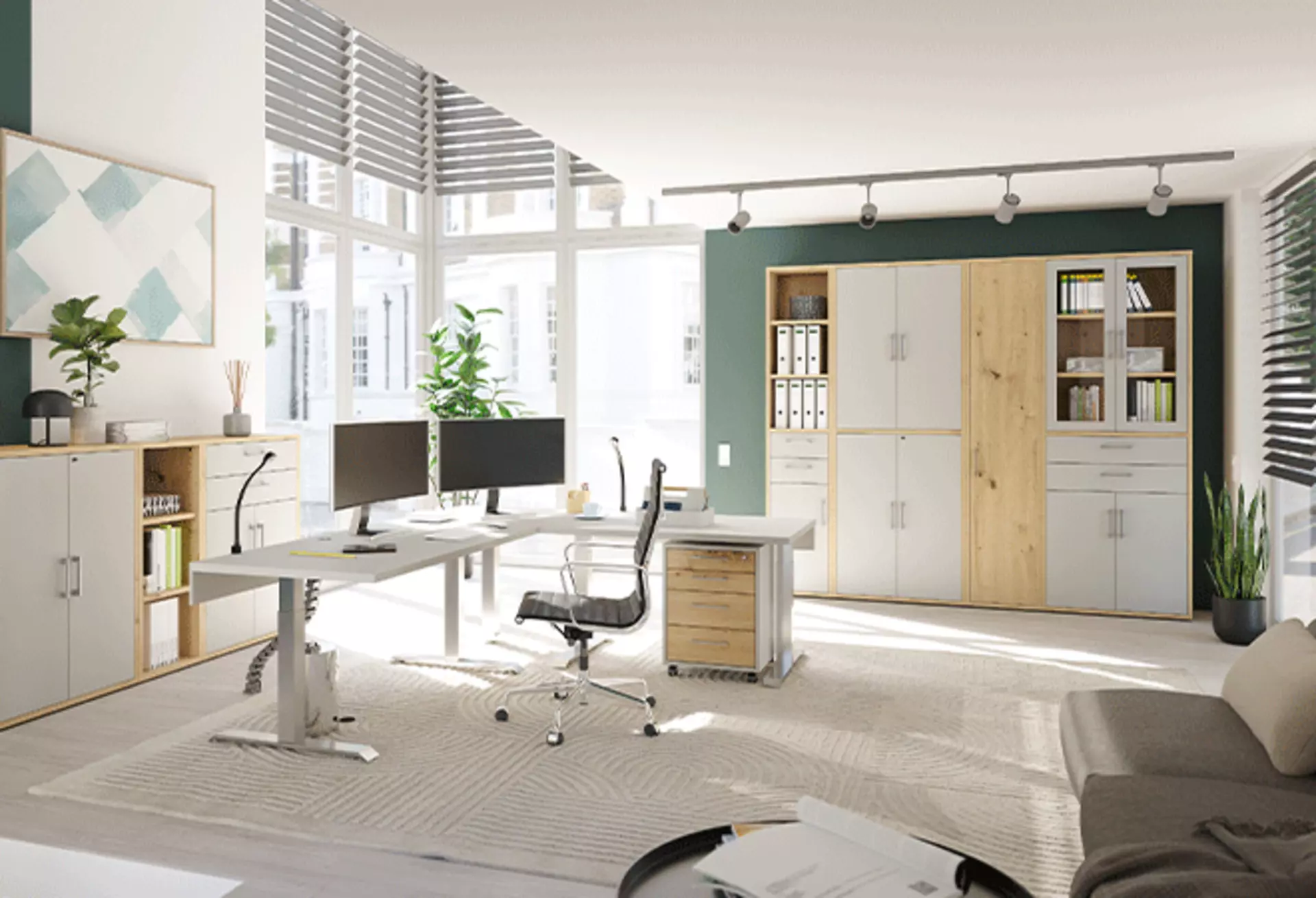 Separates Arbeitszimmer mit verschiedenen Lichtquellen