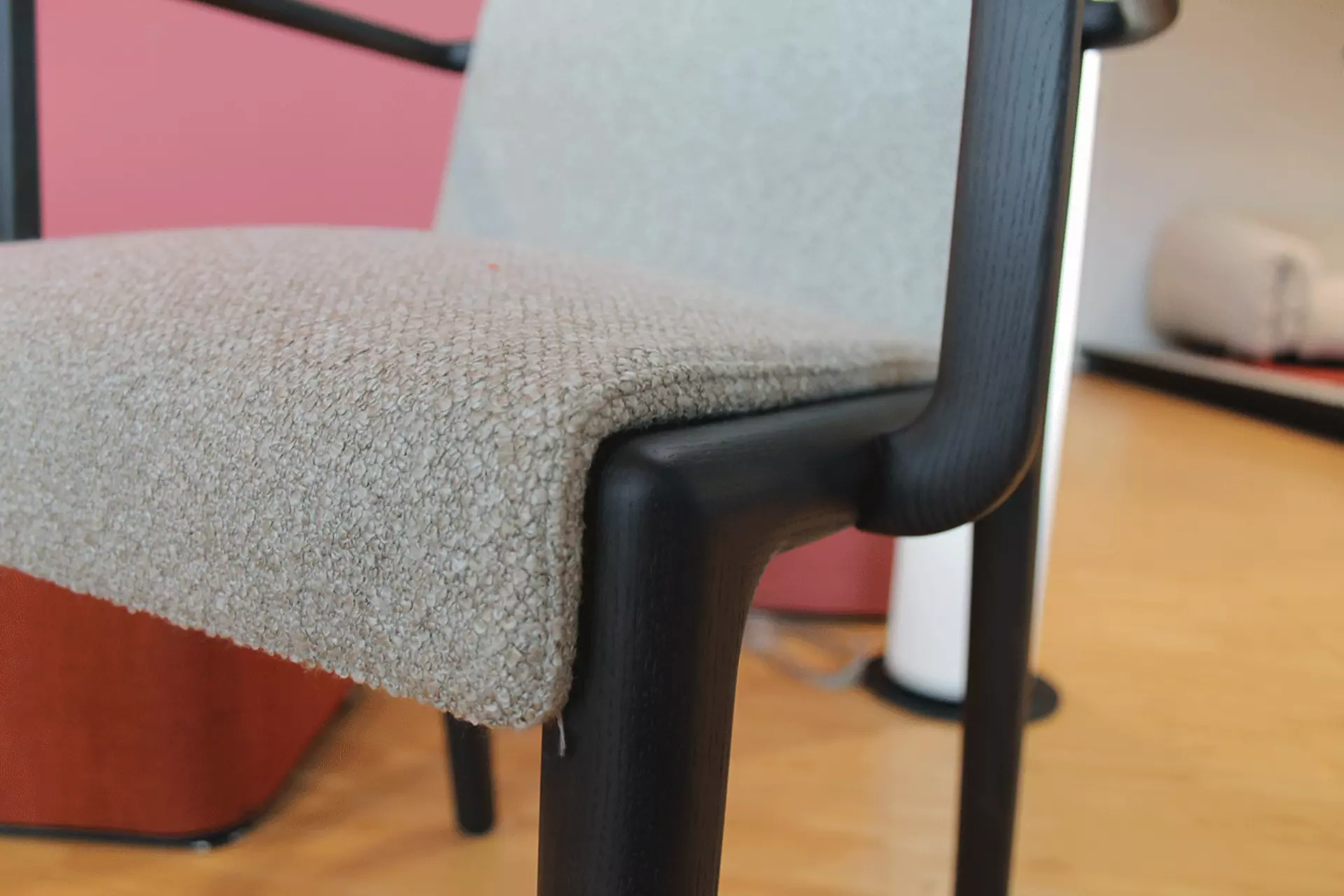 Die Sitzfläche des Stuhls Janet in der Detailansicht