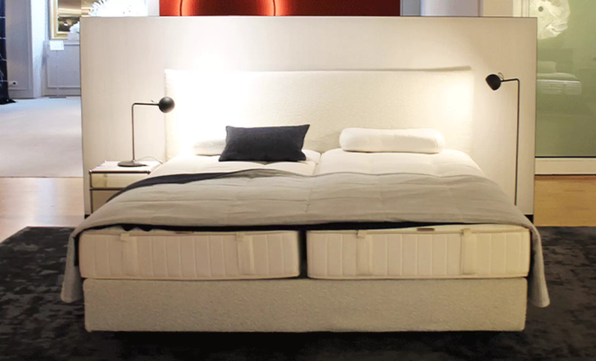 Schramm Editionbett Lyra in Offwhite, ausgestellt bei interni by inhofer