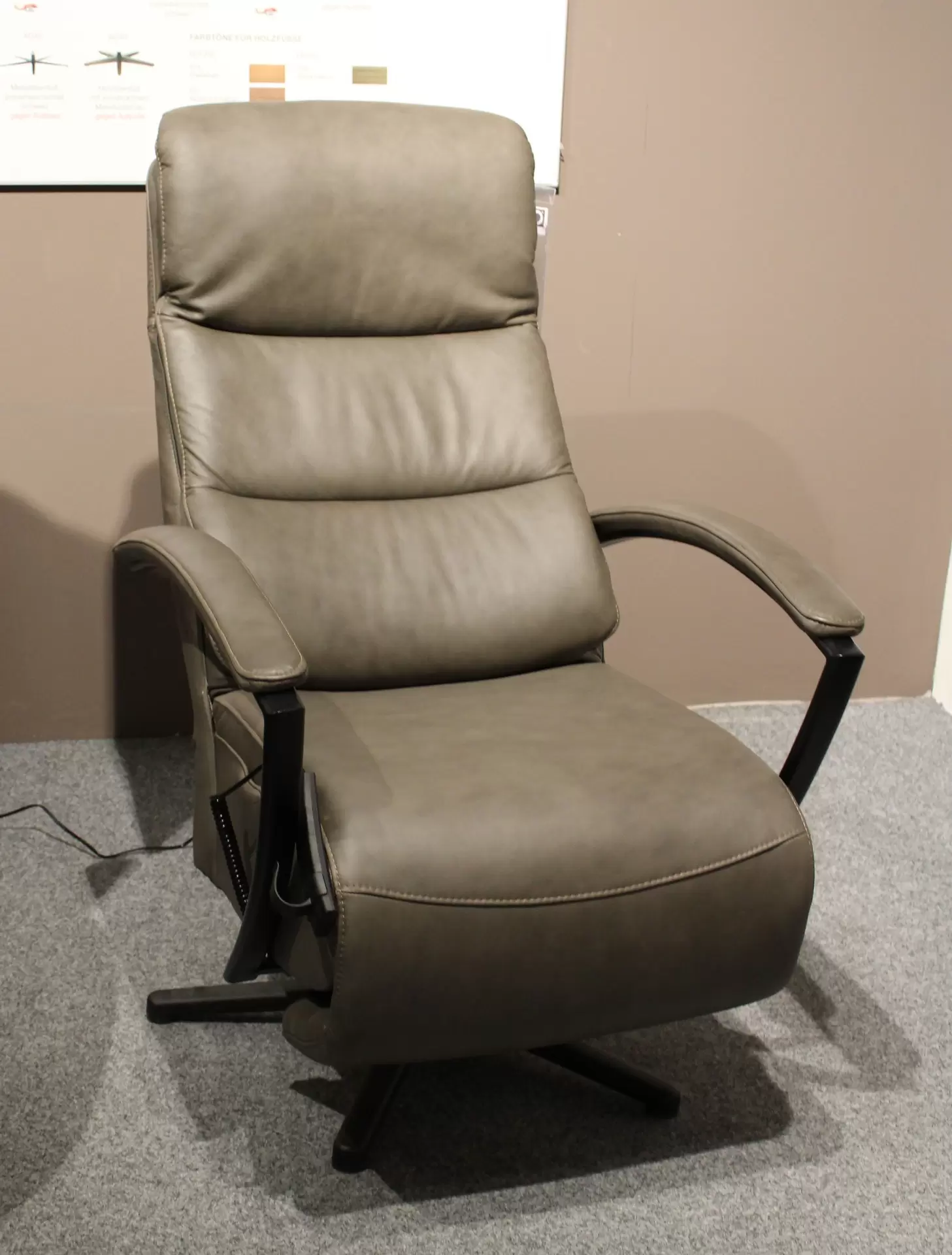 Relax Sessel mit greystone farbigen Leder