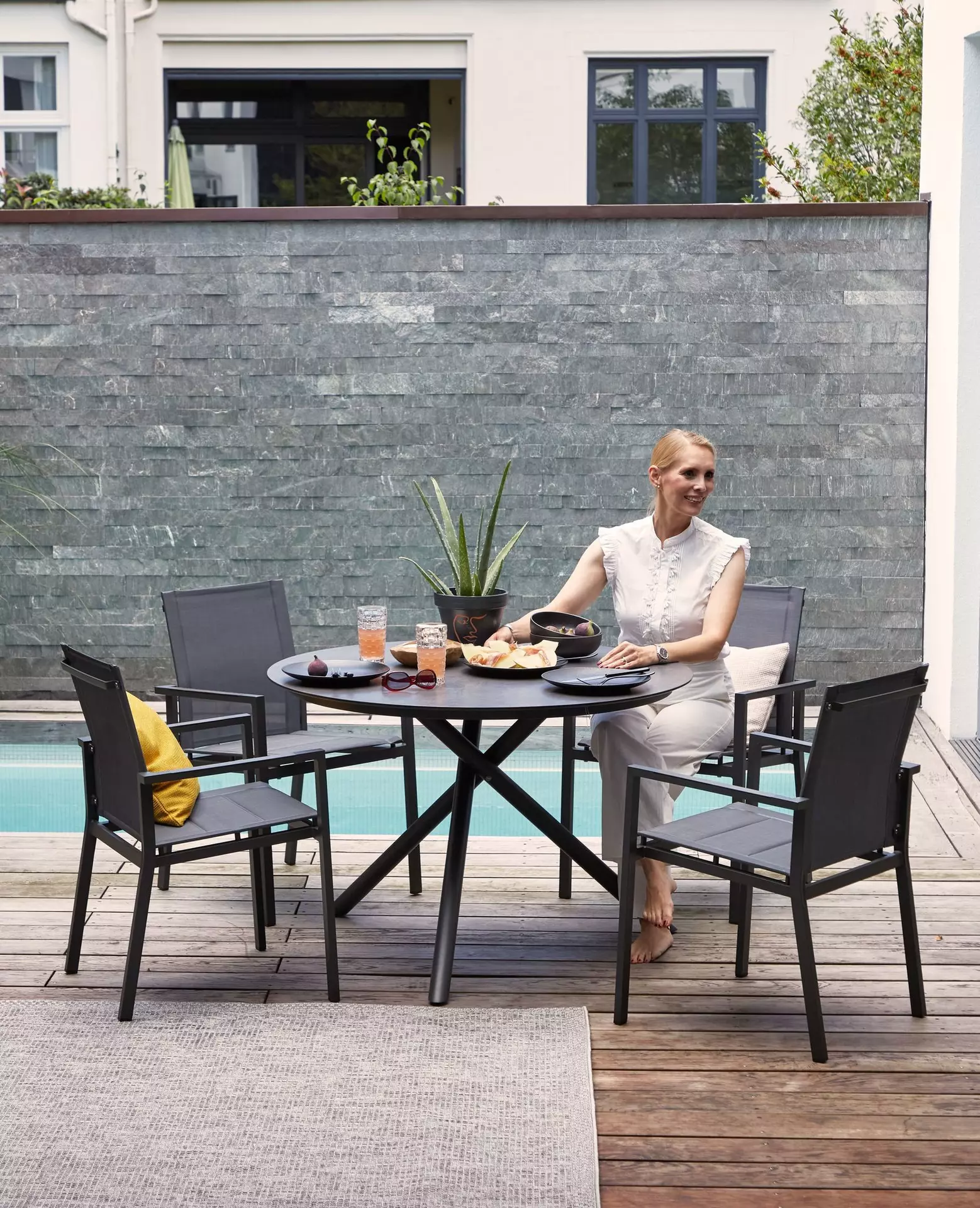 Gartentisch ALINA II Outdoor Metall 110 x 75 x 110 cm