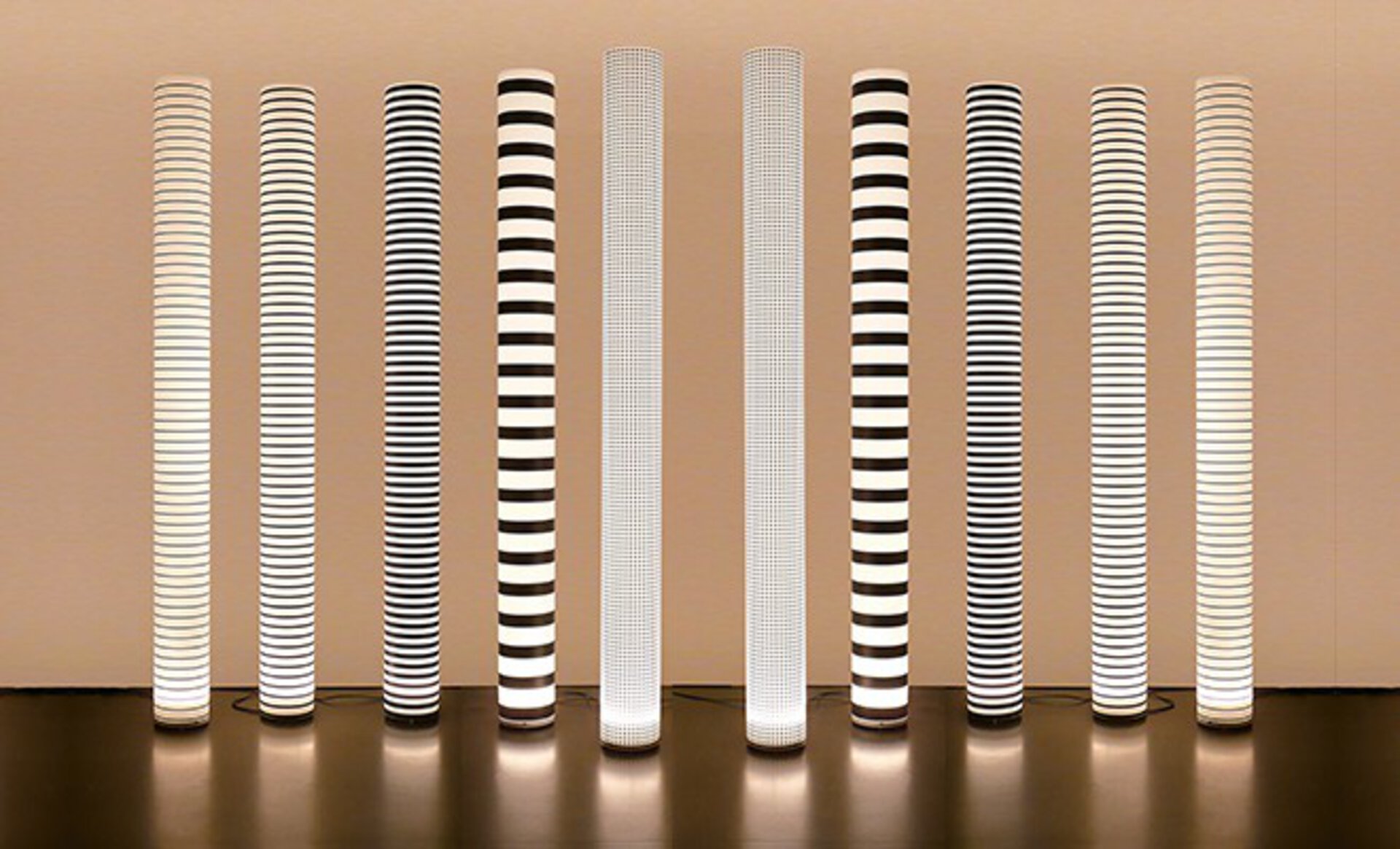 Designer Lichtsäulen mit unterschiedlichen Motiven von Chameledeon bei inmterni by inhofer