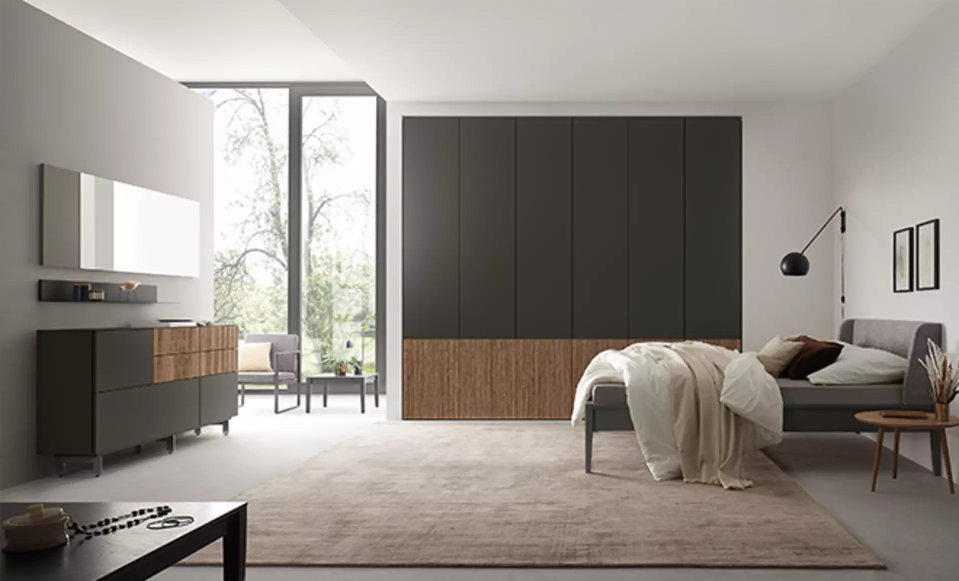 schlichtes Sudbrock schlafzimmer in dunkelgrau mit Holzakzenten