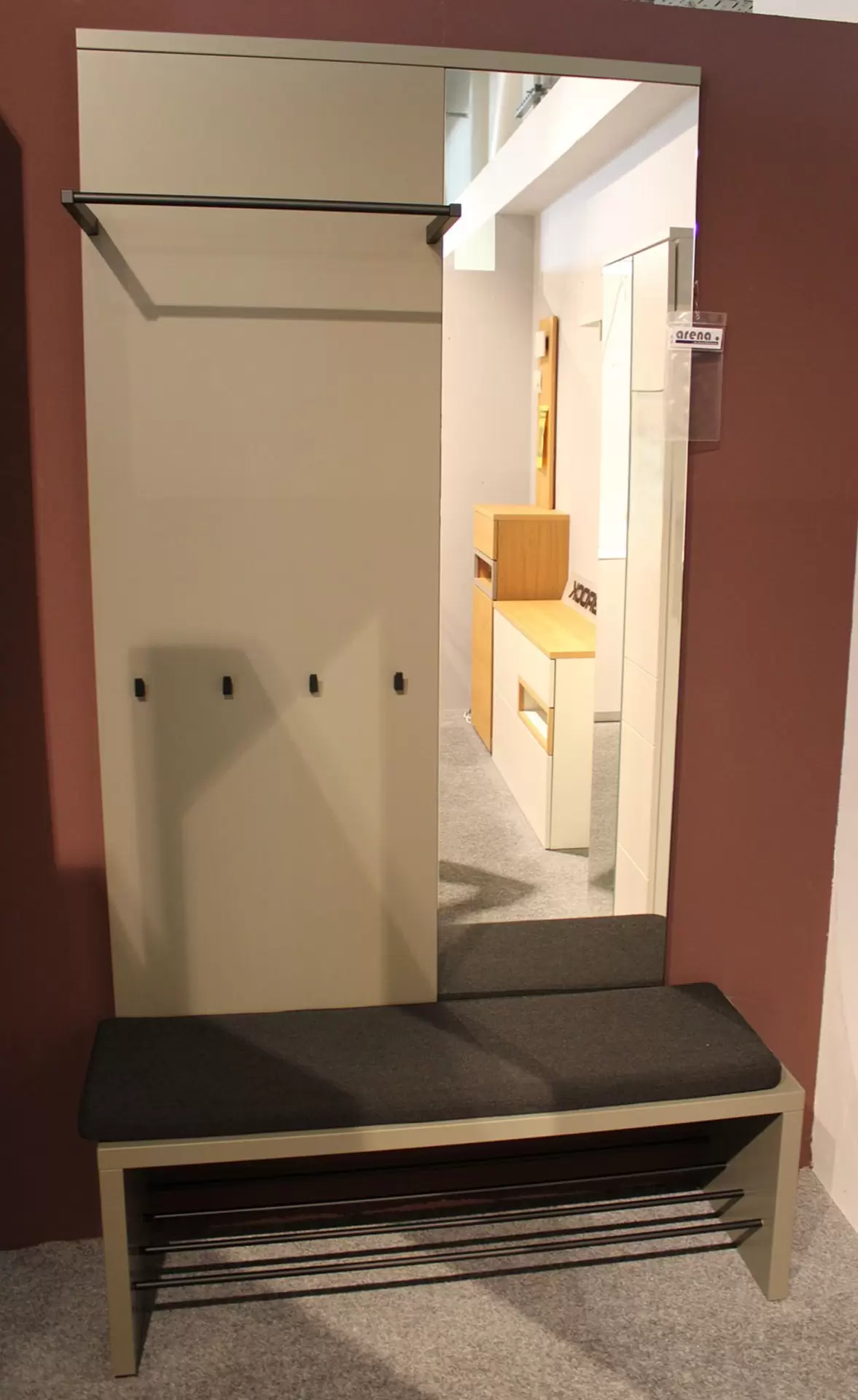 Kompaktgarderobe in weiß