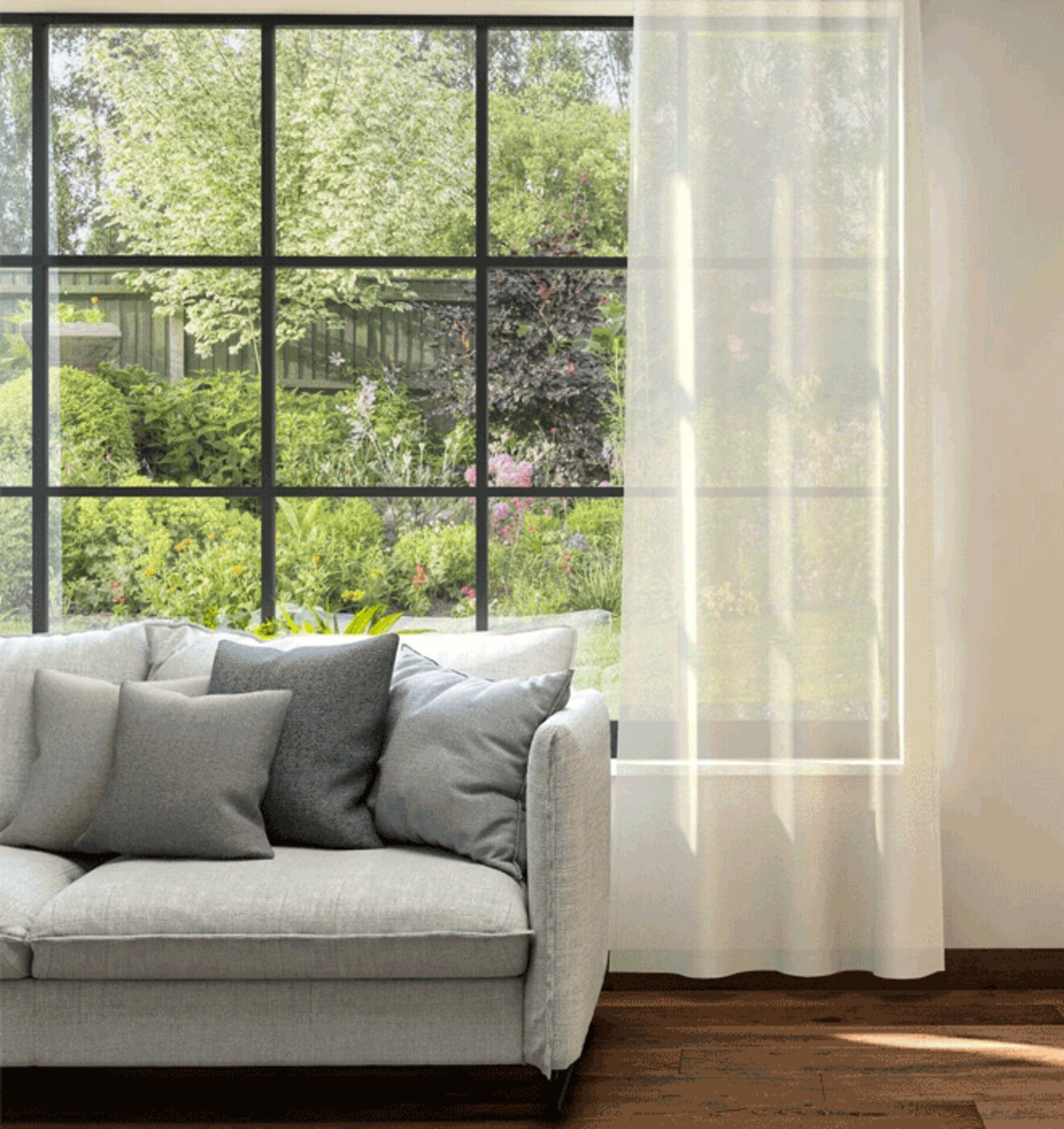 helles Wohnzimmer mit großer Fensterfront - Möbel Inhofer