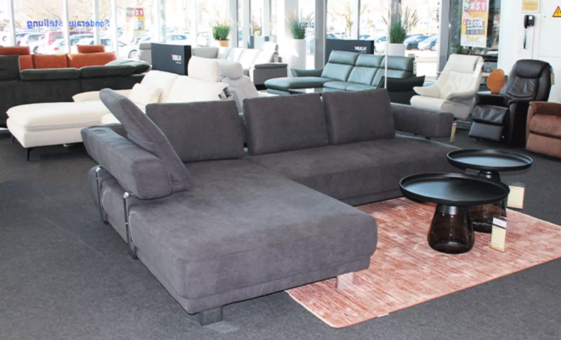 Polstergarnituren in der Hukla Sonderausstellung bei Möbel Inhofer