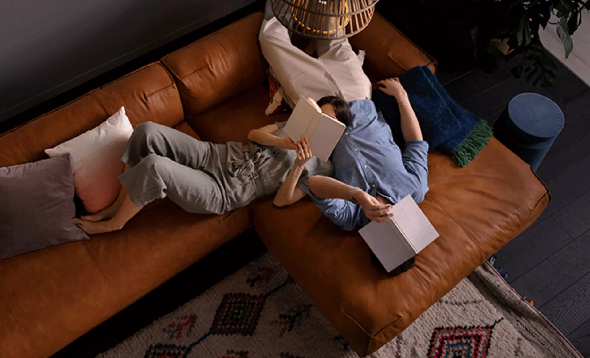 Brauner kuscheliger Sofa