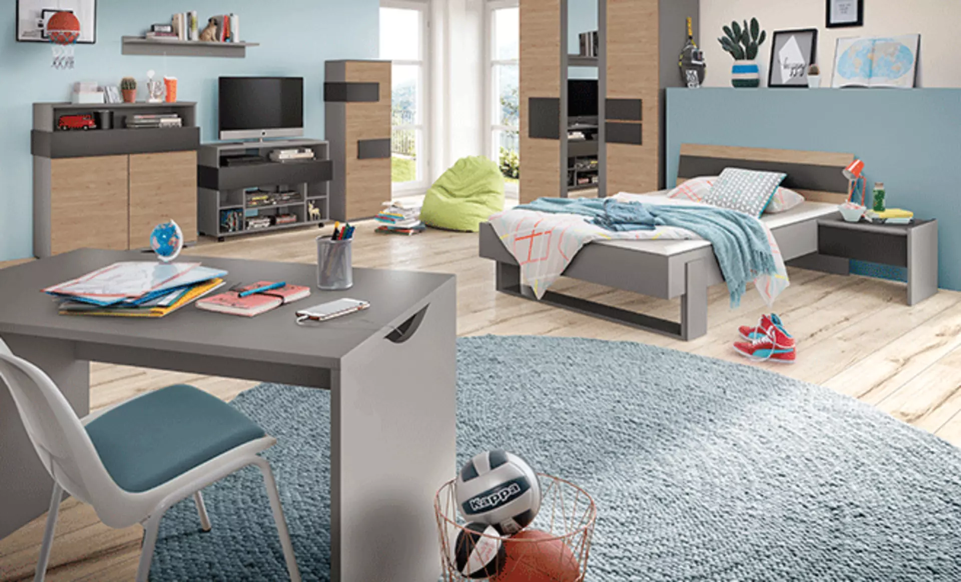 Jugenzimmer mit einem Schreibtisch und Bällen und Wände in blauen Farben