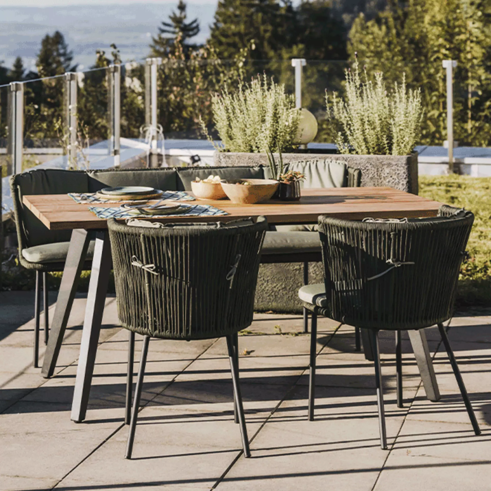 Tischgruppe von Cosmic Collection bei Möbel Inhofer