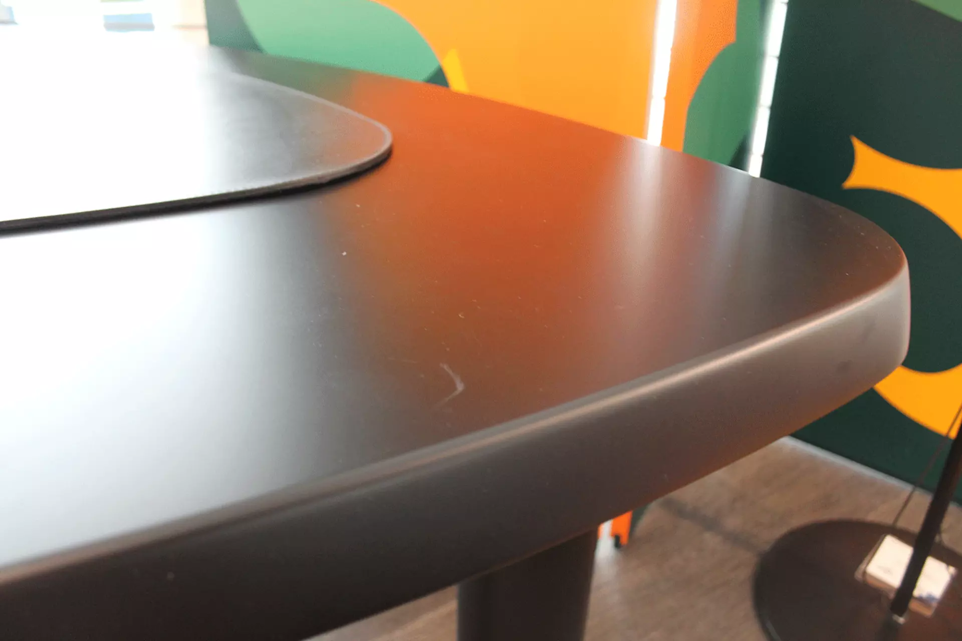 Rundungen des Petit Bureau En Forme Libre