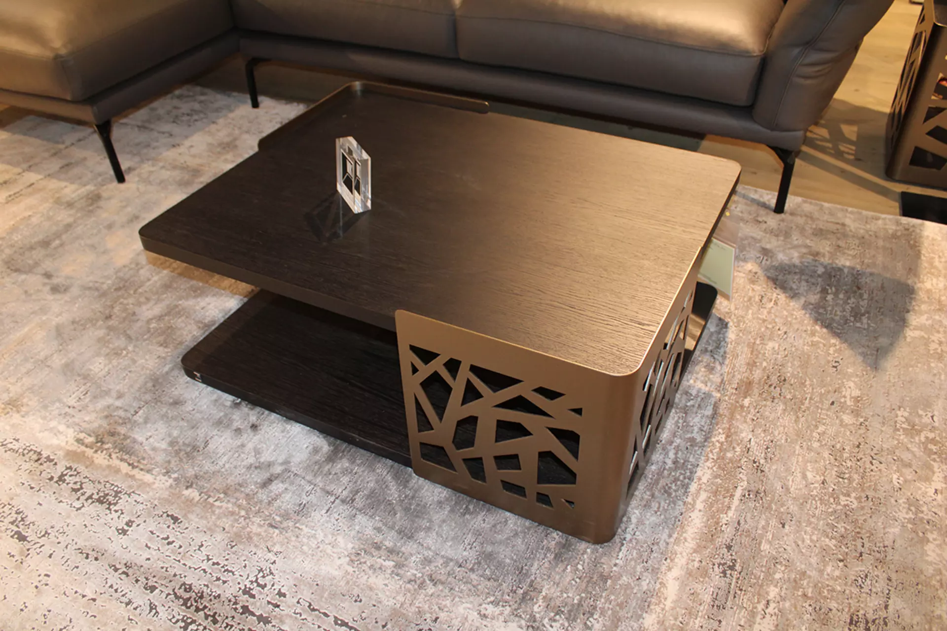 Couchtisch WK 880 Metallwinkel gelasert bronze
