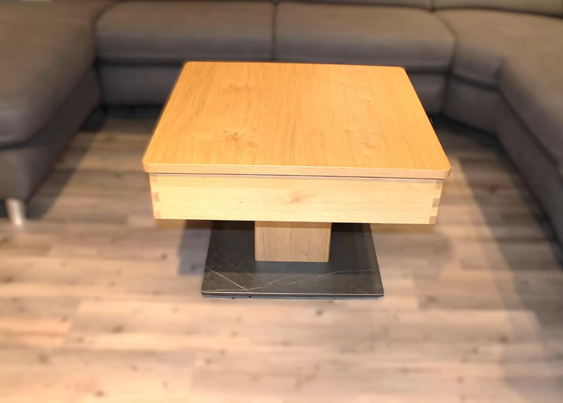 Der Couchtisch 1848 von vierhaus aus wildeiche