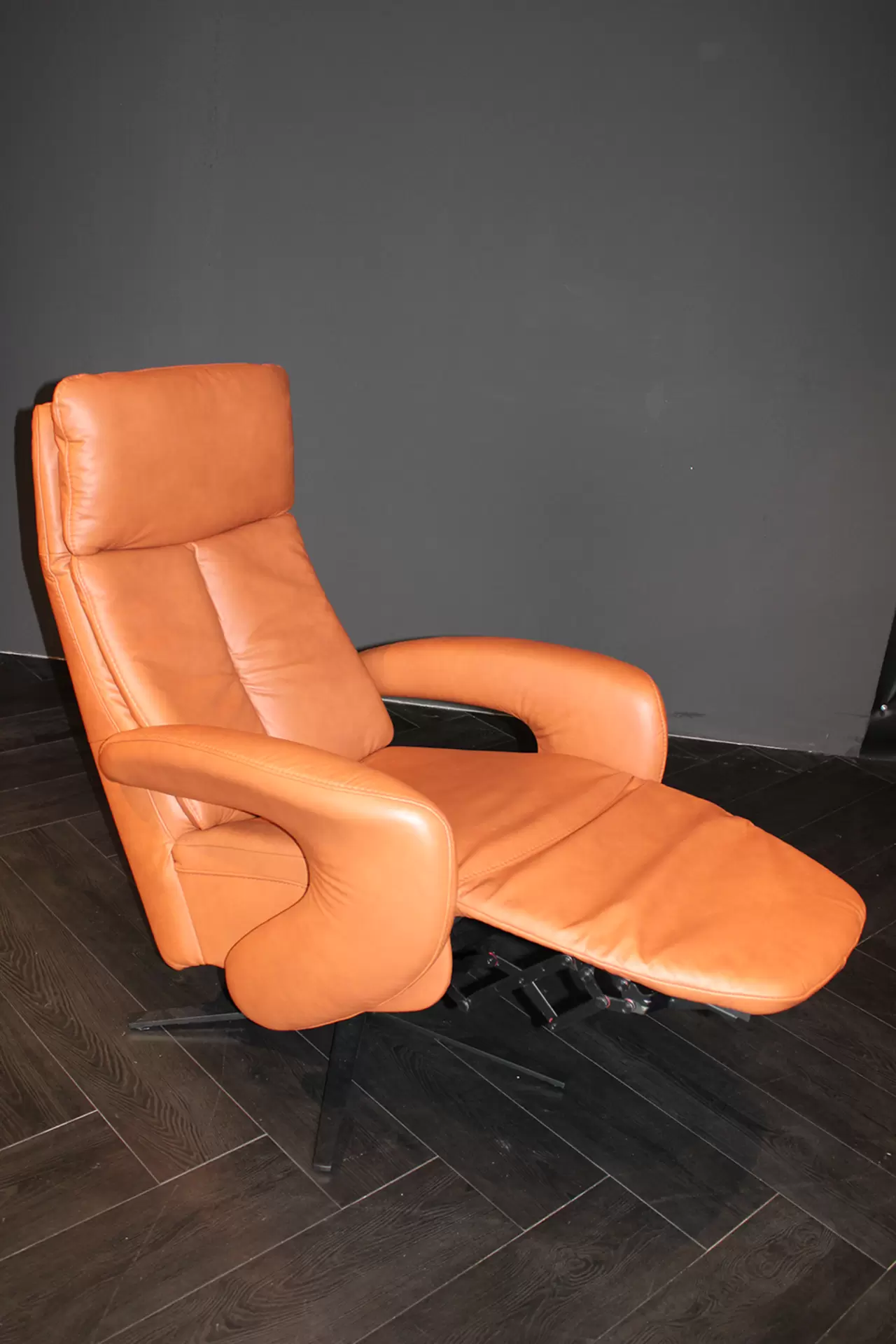 Der Relaxsessel HU-ER18003 von Hukla in braun