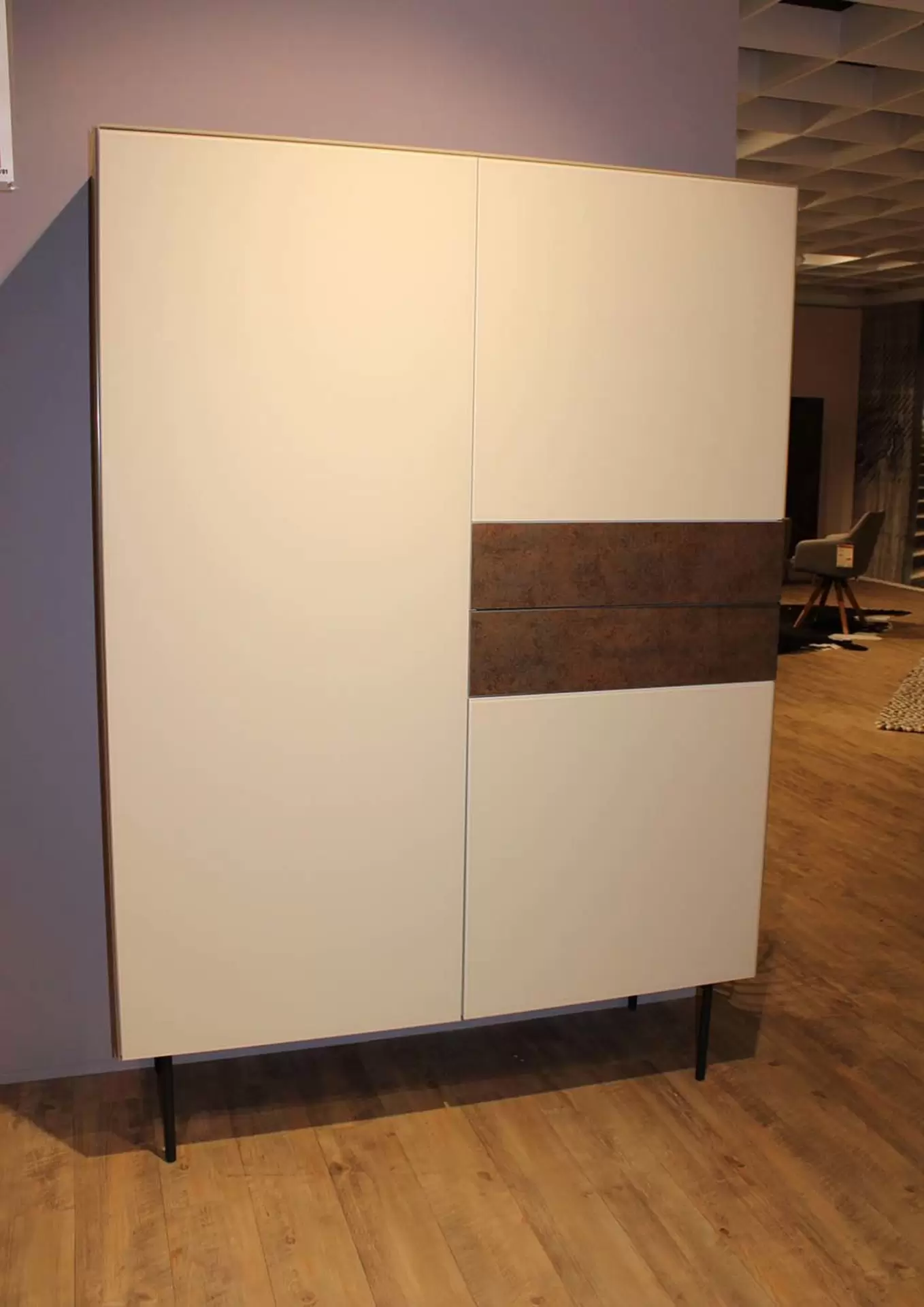 Highboard mit Holz Akzenten