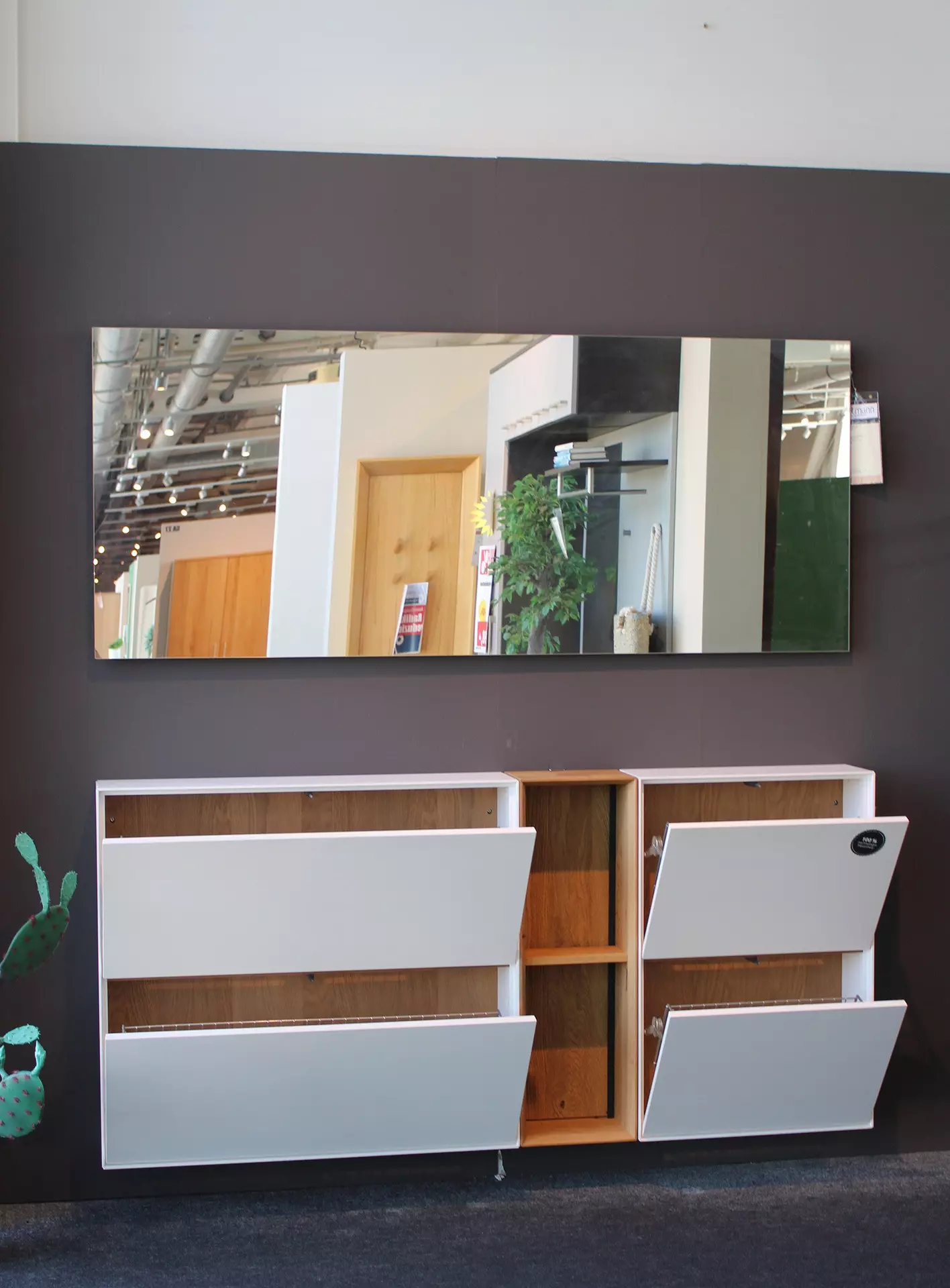 Garderobe VELKO geöffnet