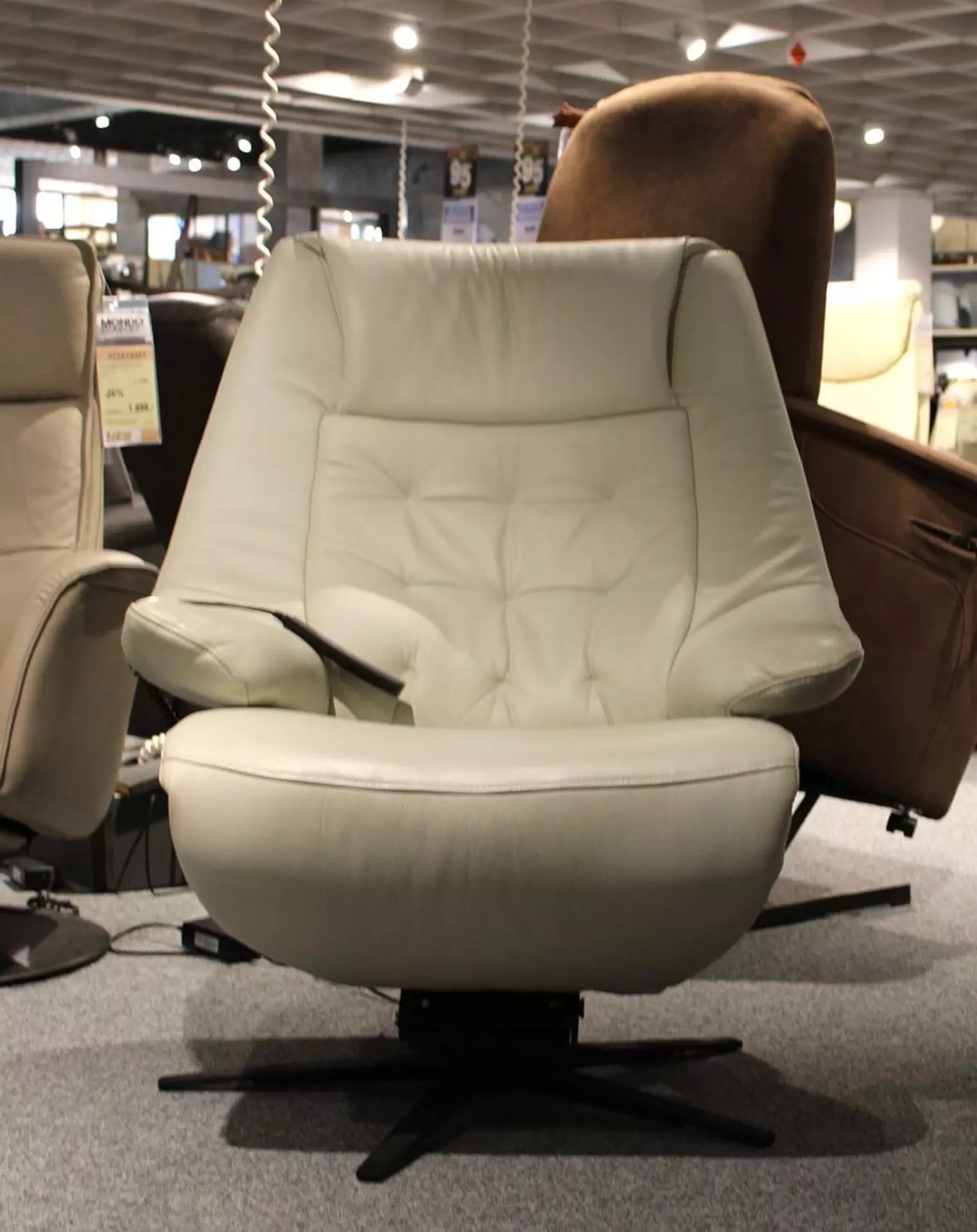Weißer Sessel aus Leder von Hukla