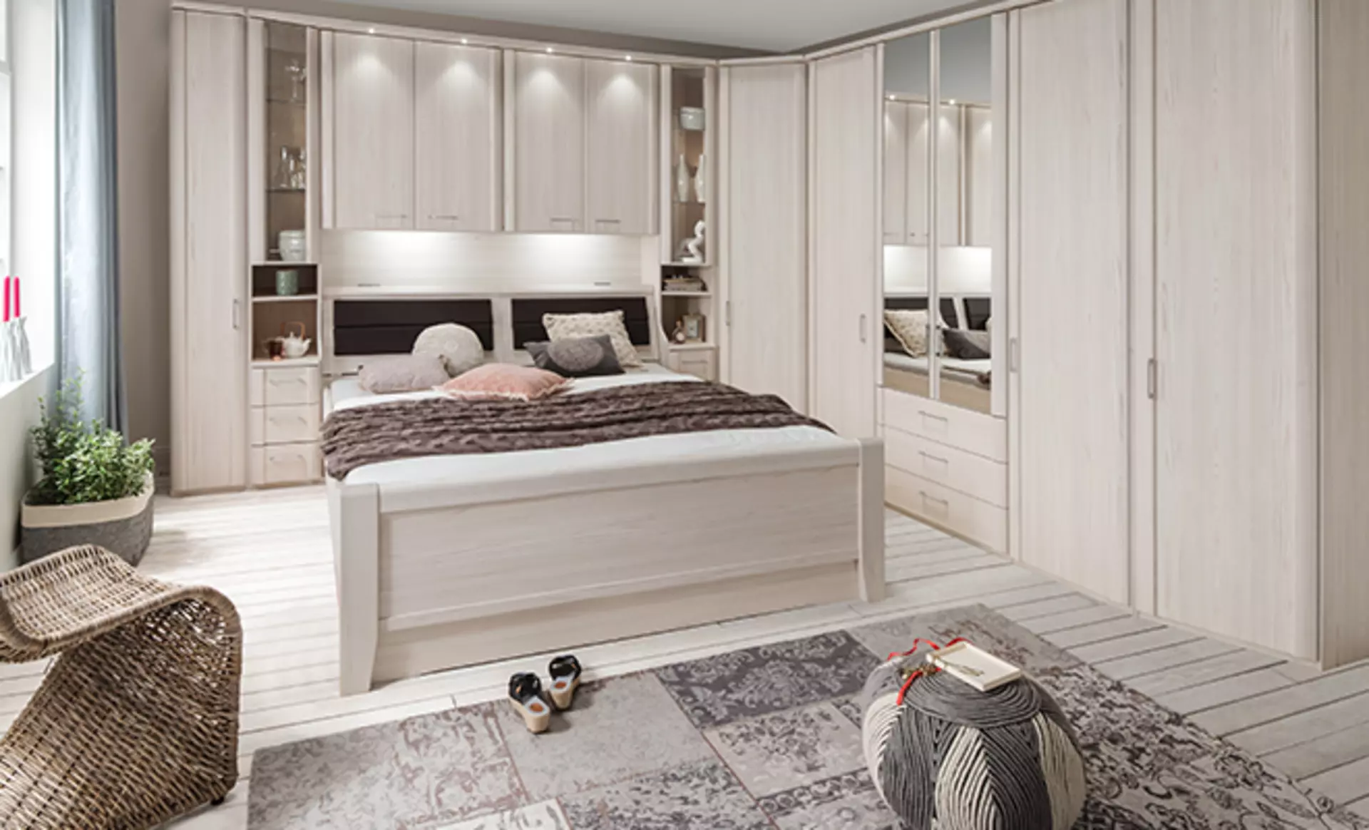 Maßgeschneidertes Schlafzimmer im Landhausstil von Wiemann