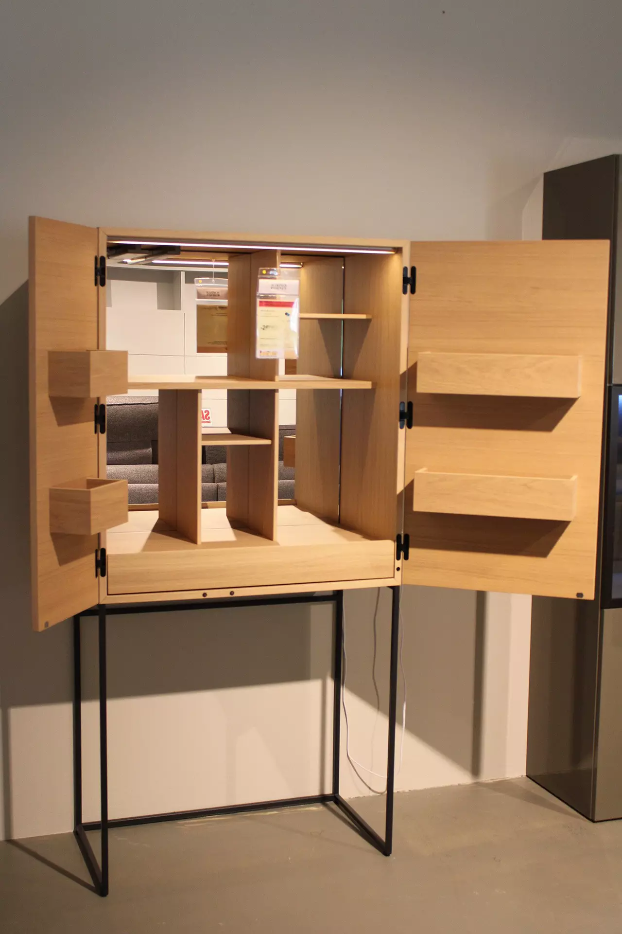 Barschrank AMAYA geöffnet