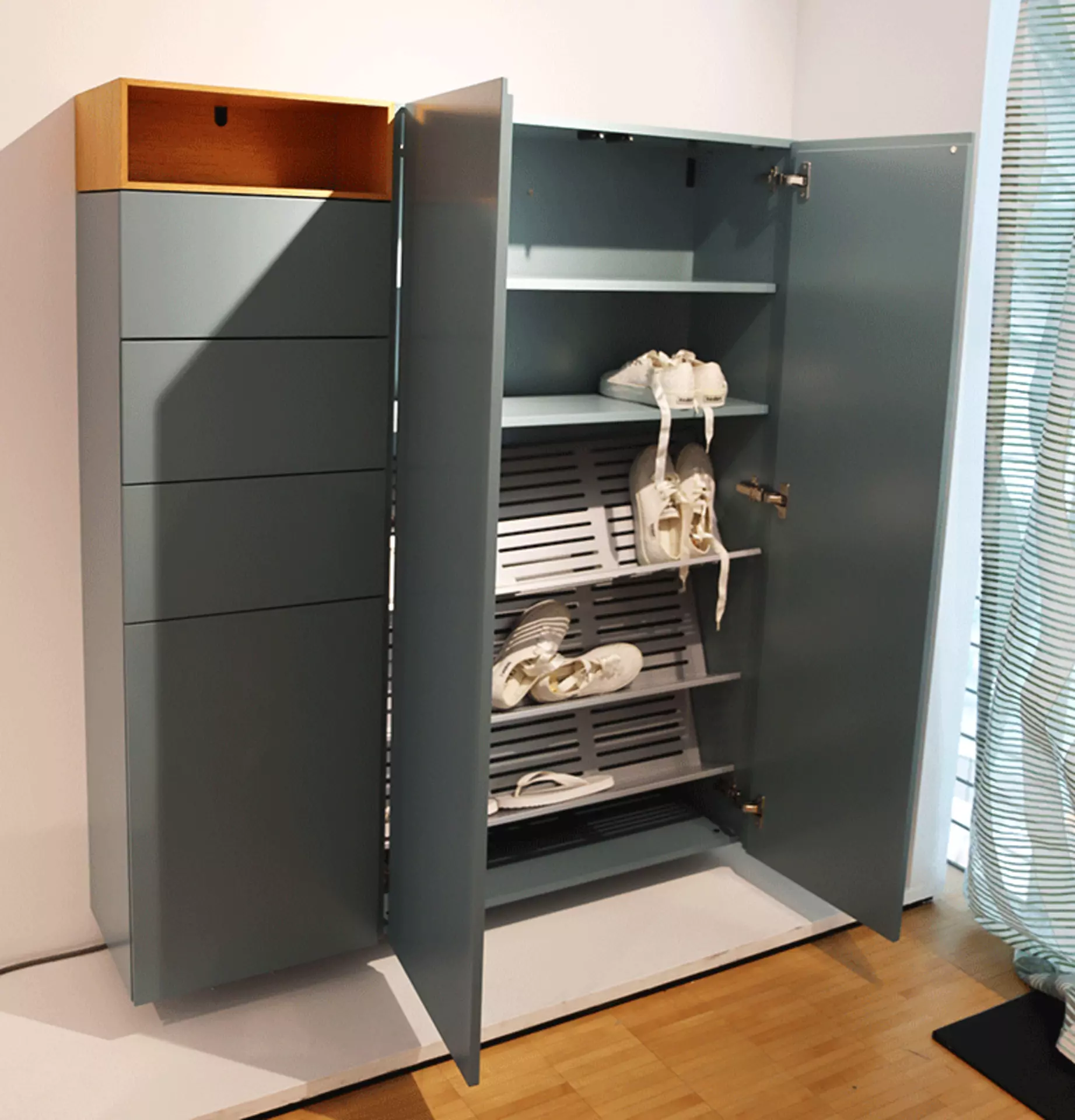Schönbuch Cosmo Highboard mit Schuhablagen