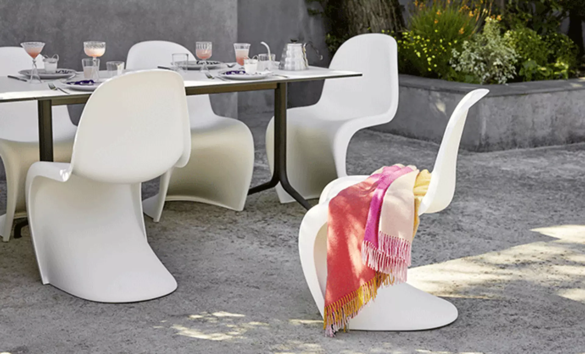 Panton Chair - die Vitra Stuhlikone für den exklusiven Outdoorbereich