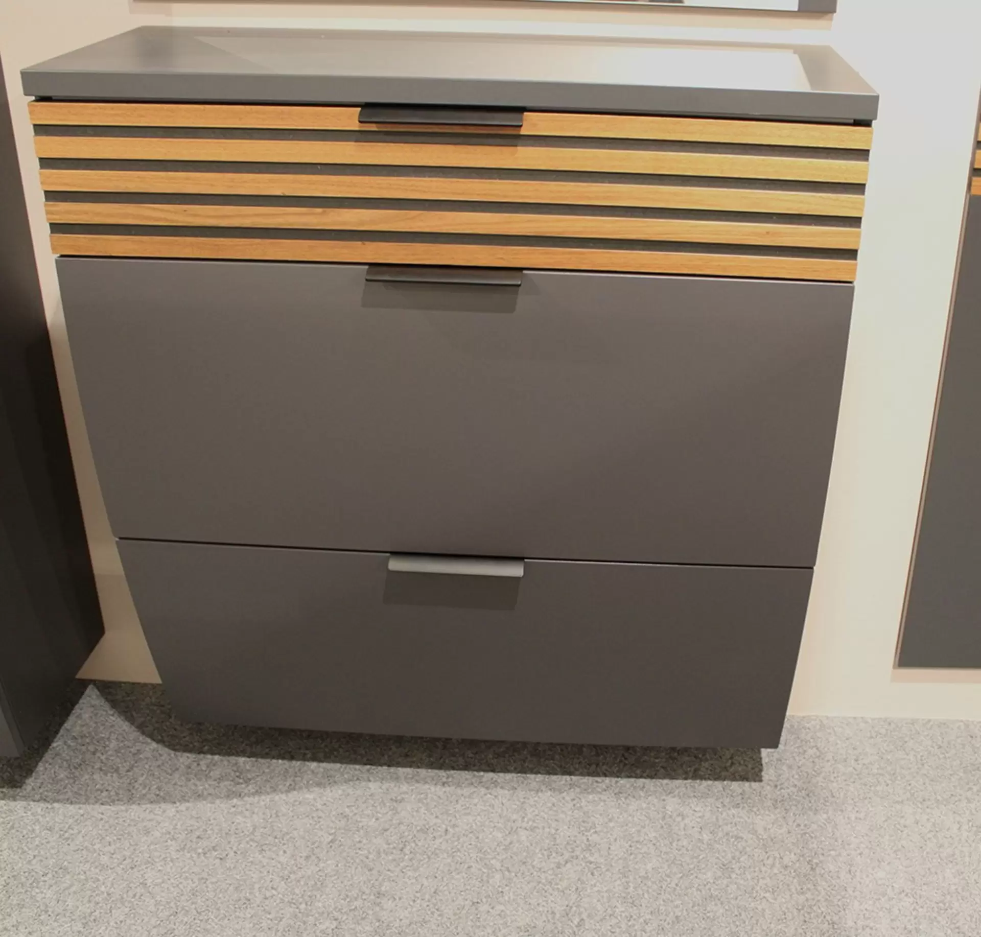 Schuhschrank von Wittenbreder in Anthrazit