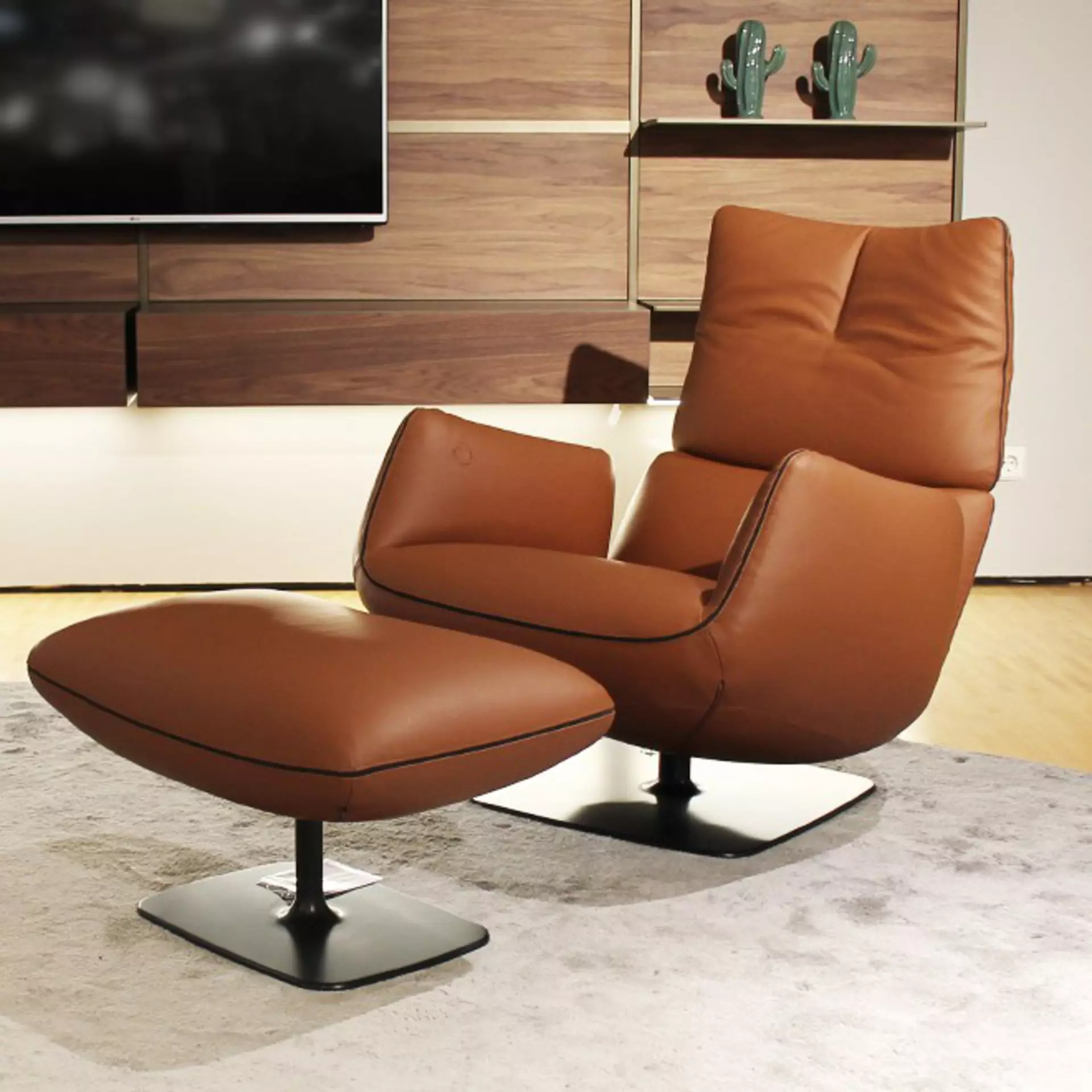 Entspannung für Fortgeschrittene: der Lounge Sessel aus der JALIS Kollektion von COR bei interni by inhofer