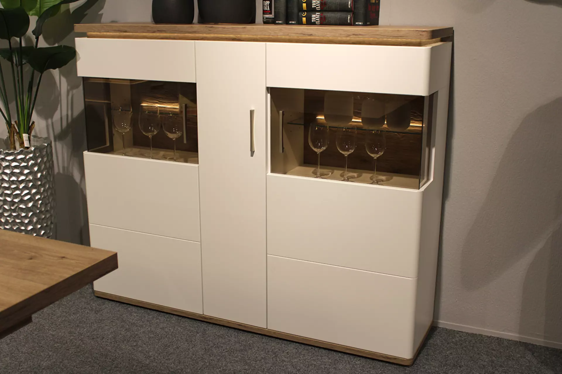 Highboard Soft White Melamin Nachbildung geschlossen