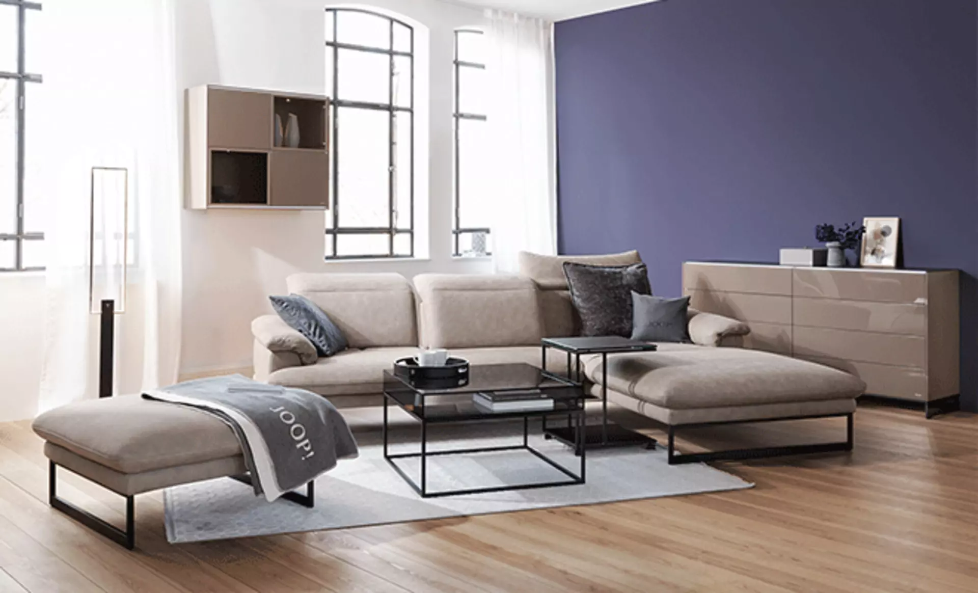 Polstergarnitur im Loft-Wohnzimmer