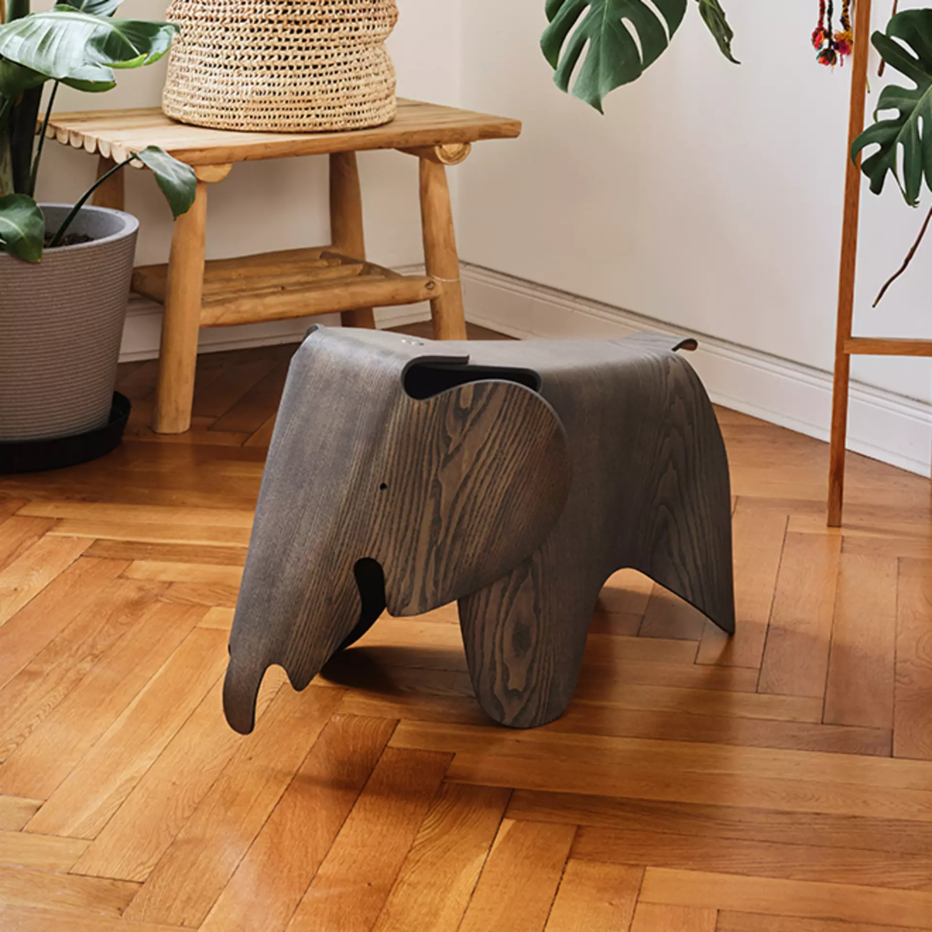 Der ikonische Eames Elephant Plywood von Vitra
