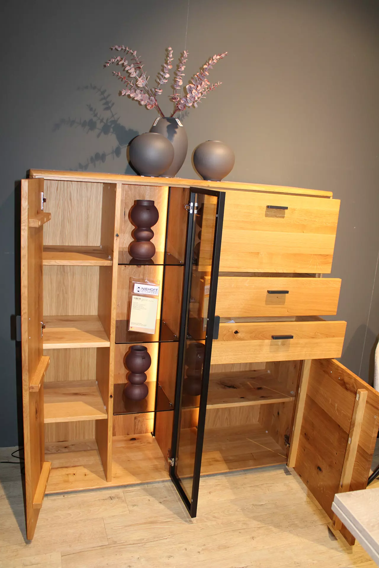 Highboard geschliffen und geölt inkl. Beleuchtung geöffnet
