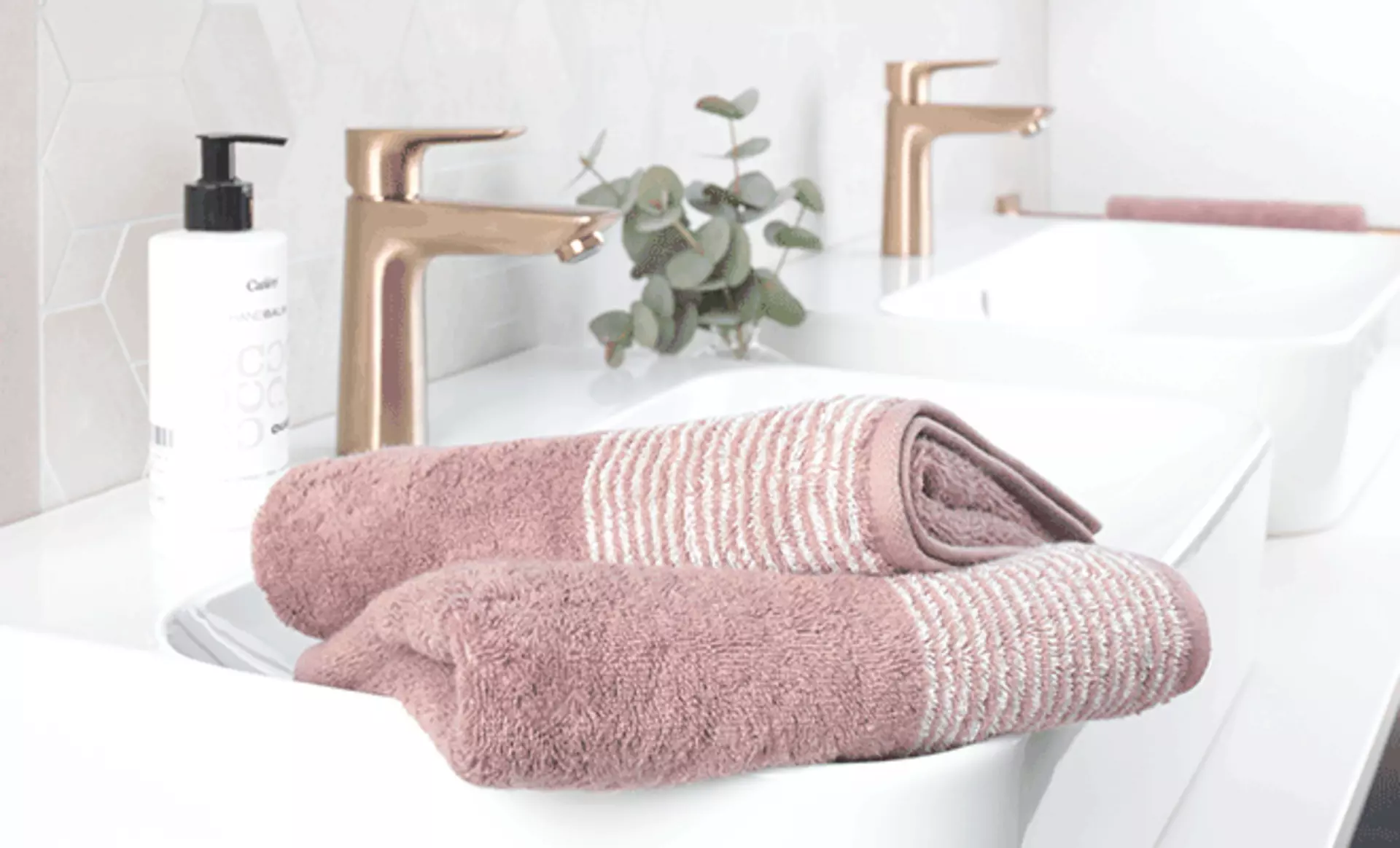 Weiche Handtücher und Badtextilien für die Wellnessoase Badezimmer