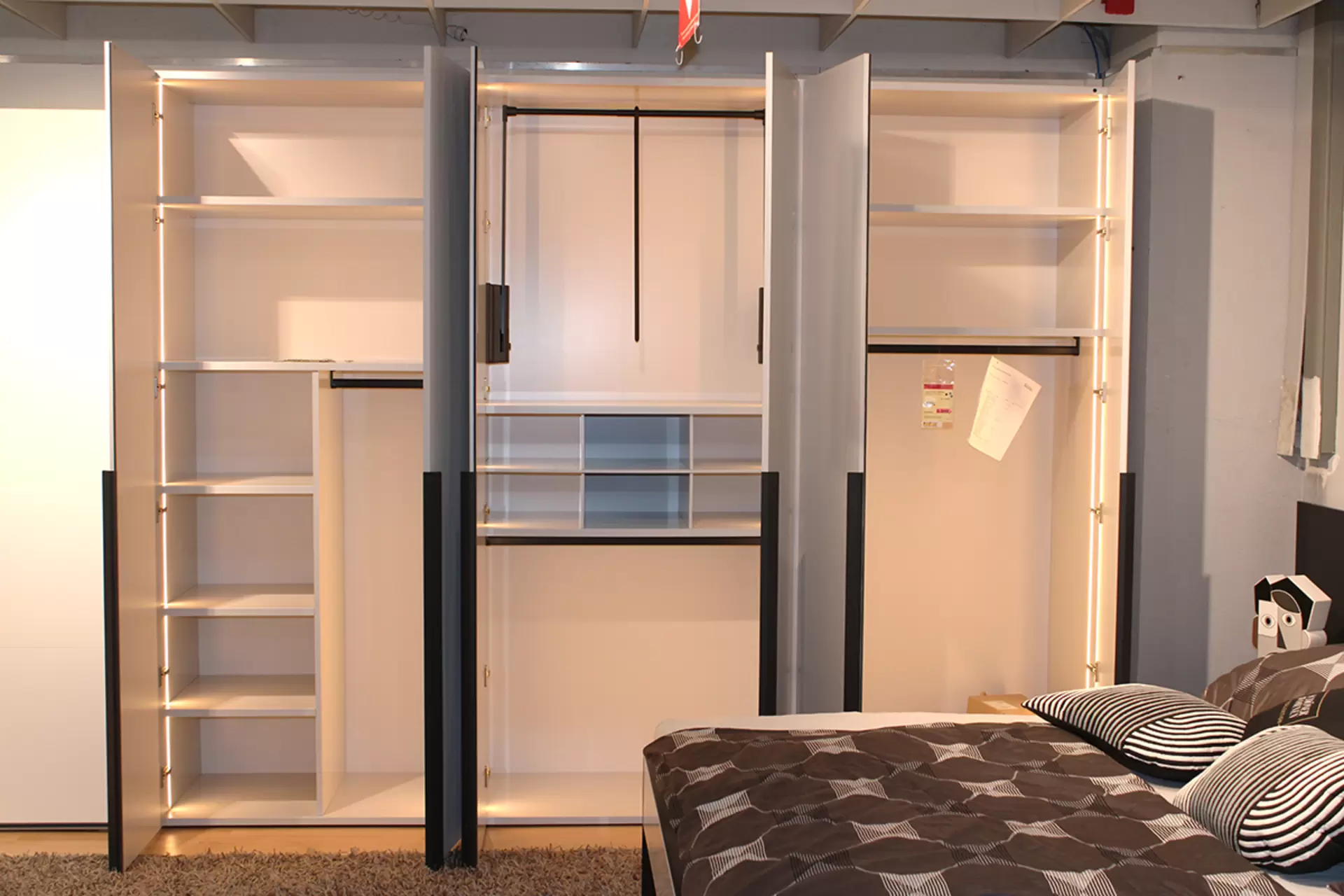 Schlafzimmer LUGANO Drehtürenschrank 6trg ca. 300 x 235,3 x 60cm