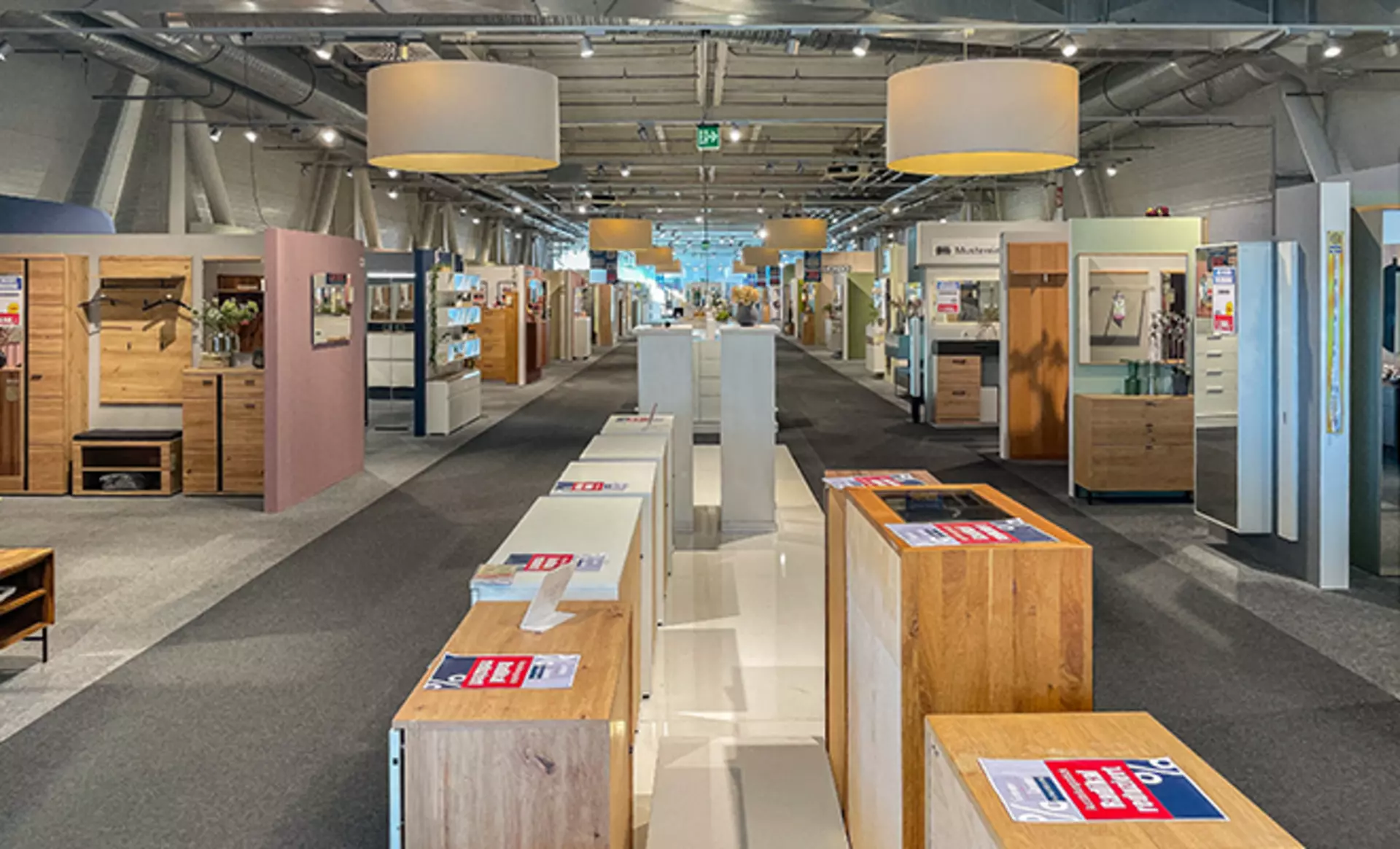 Garderobenausstellung bei Möbel Inhofer in Senden