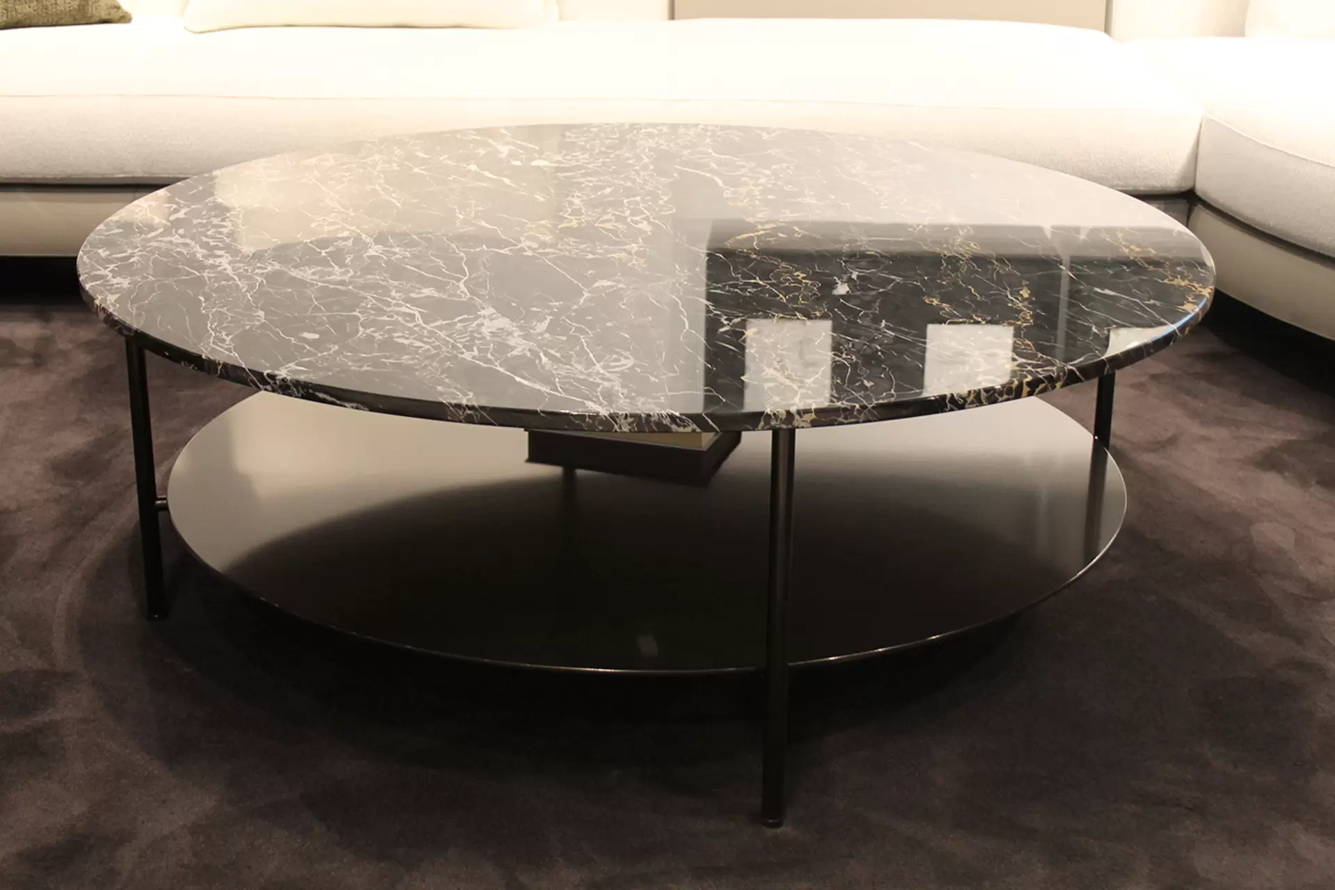 Couchtisch Lelong 23 von Minotti mit Portoro Marmor