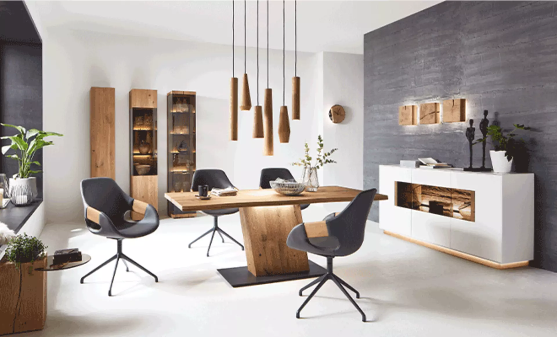 Esszimmer mit indirekter Beleuchtung